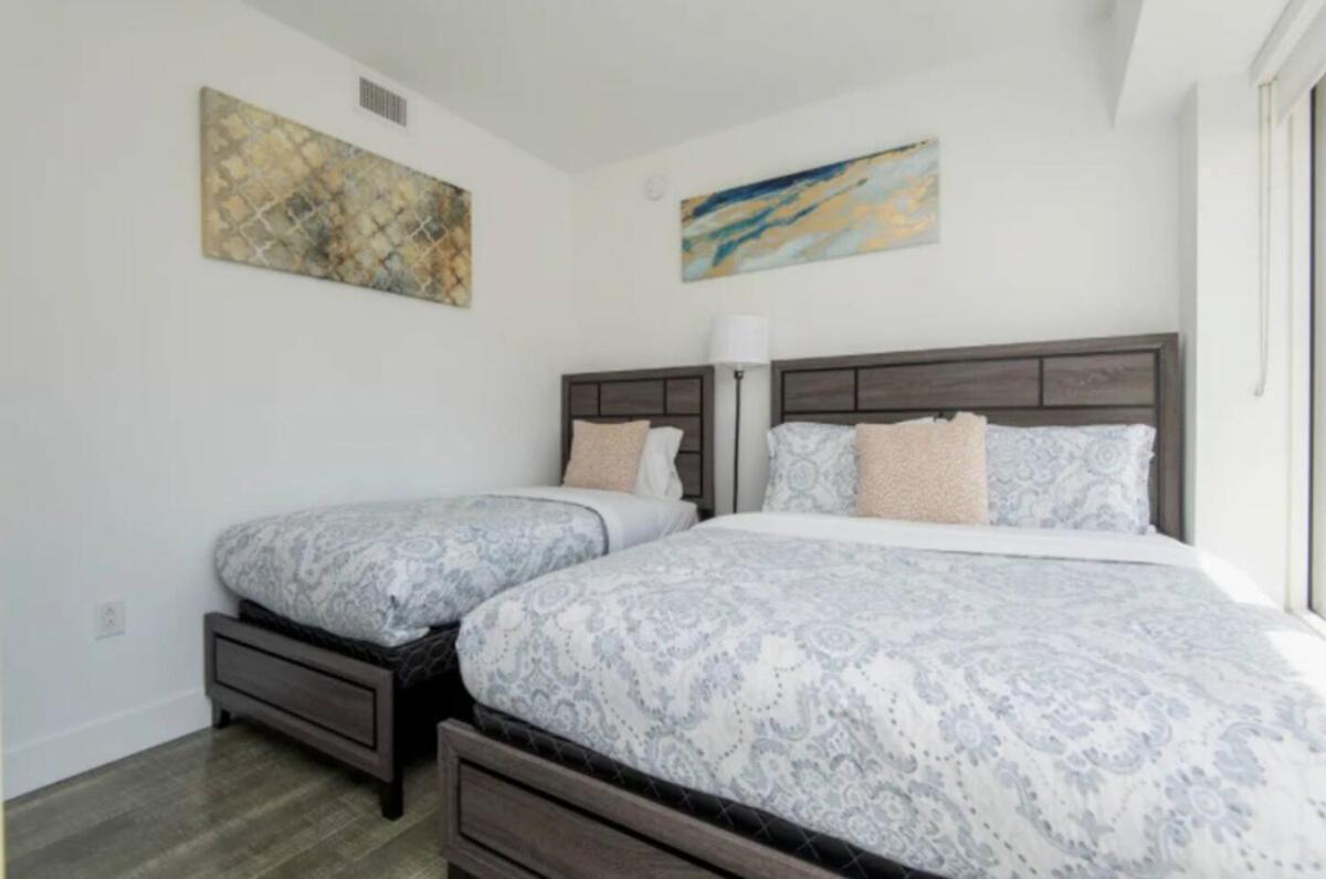 Apartment Modern 3 Bedroom High-rise With Pool, Spa, And Rooftop Deck