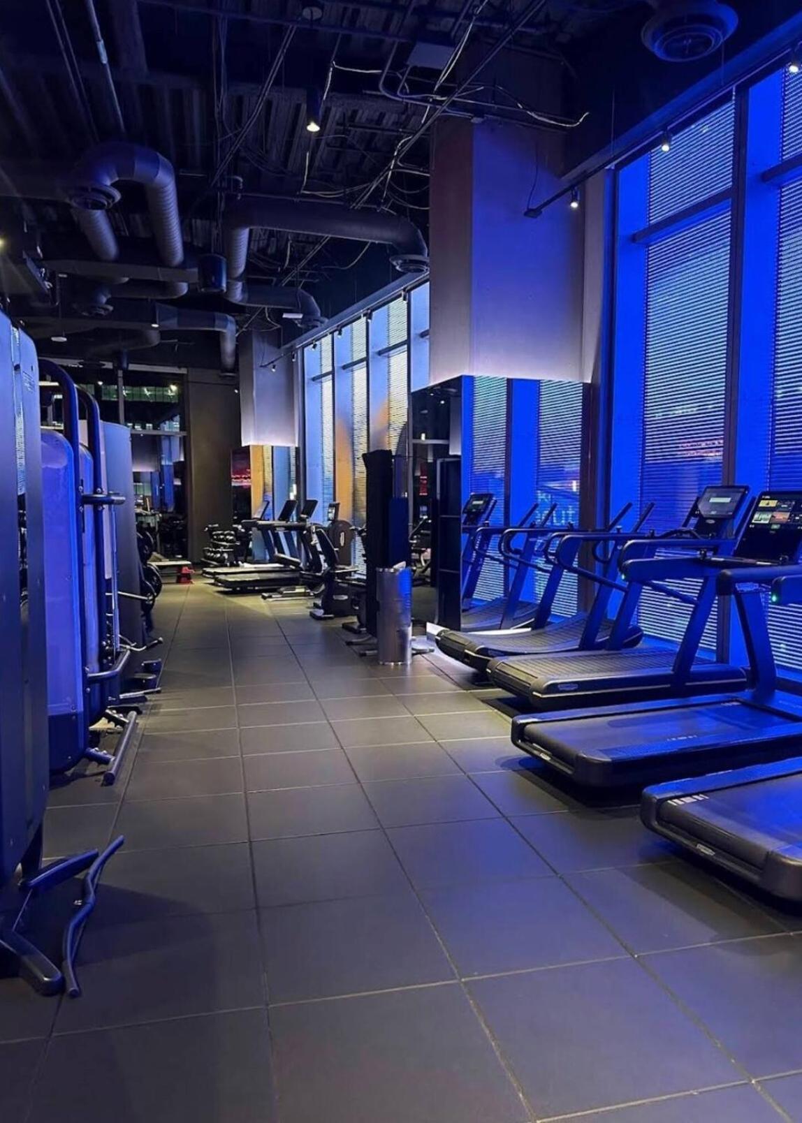 Apartment Modern 3 Bedroom High-rise With Pool, Spa, And Rooftop Deck Los Angeles