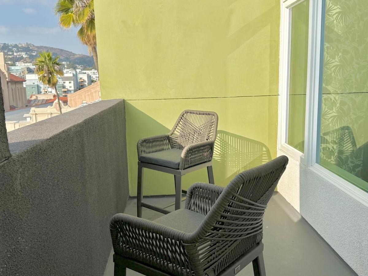 Floor Hollywood 1br With Views Los Angeles