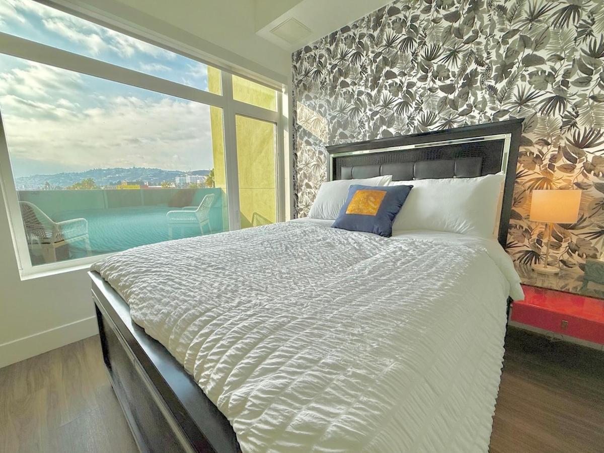Floor Hollywood 1br With Views