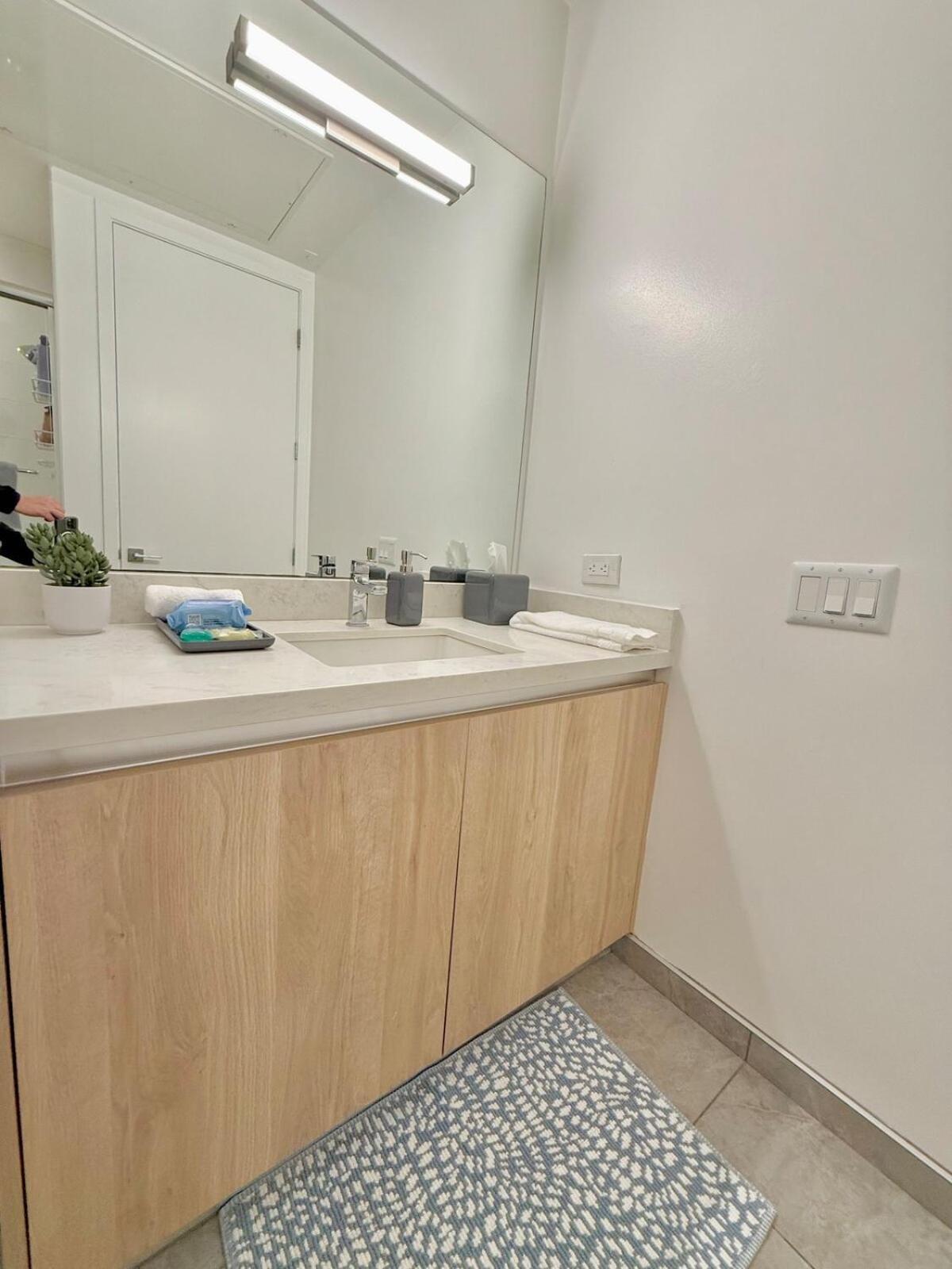 Floor Hollywood 1br With Views Los Angeles