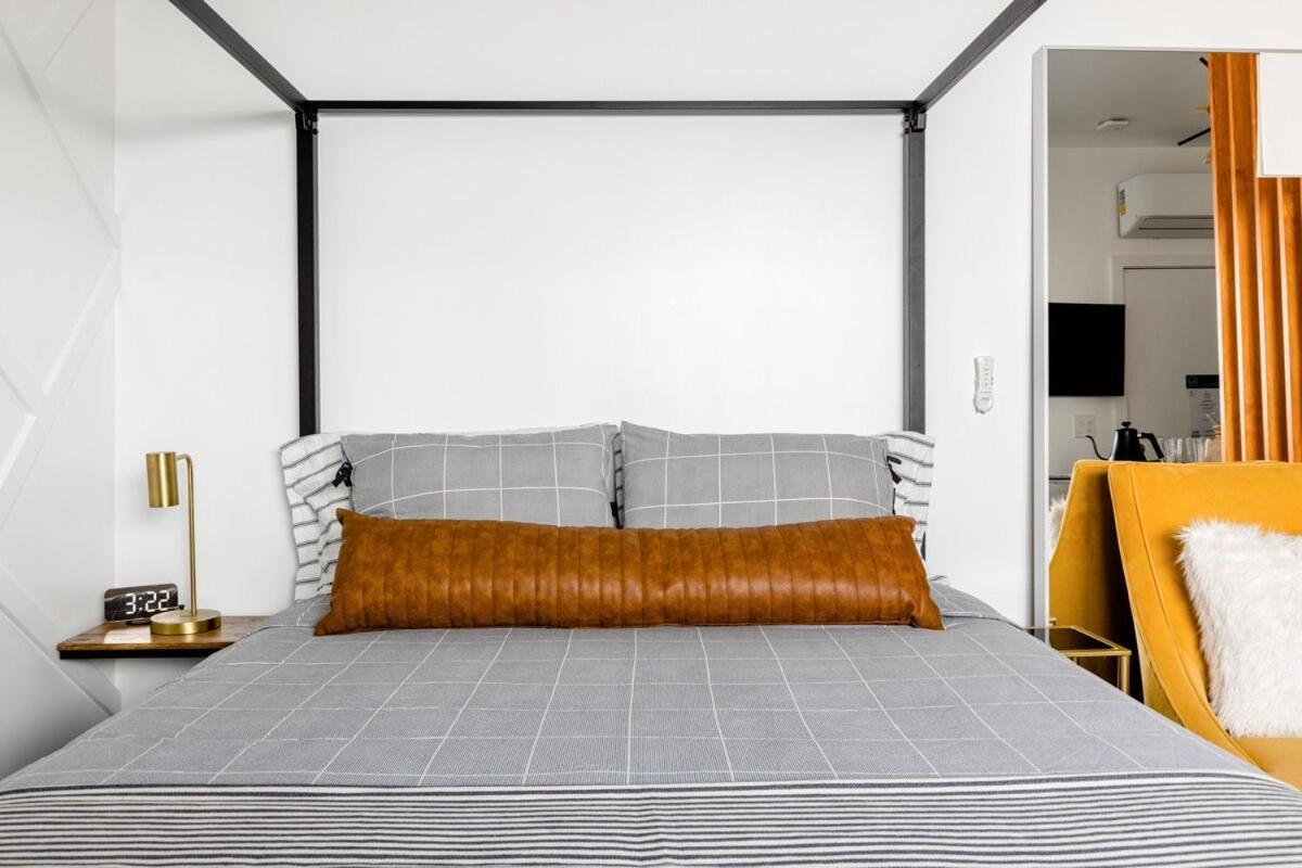 Sleek Luxury With Patio Lax & Access * Los Angeles