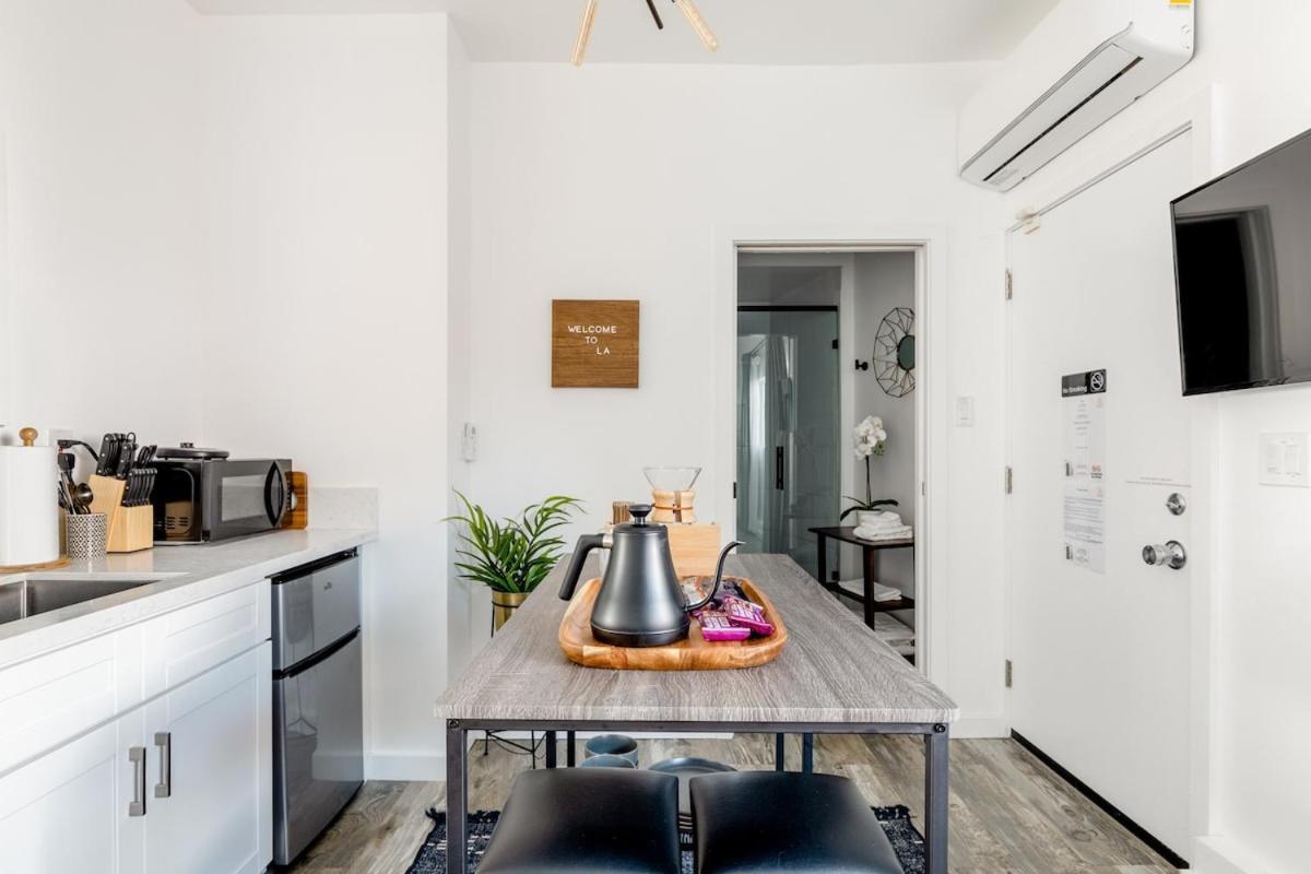 Apartment Sleek Luxury With Patio Lax & Access *