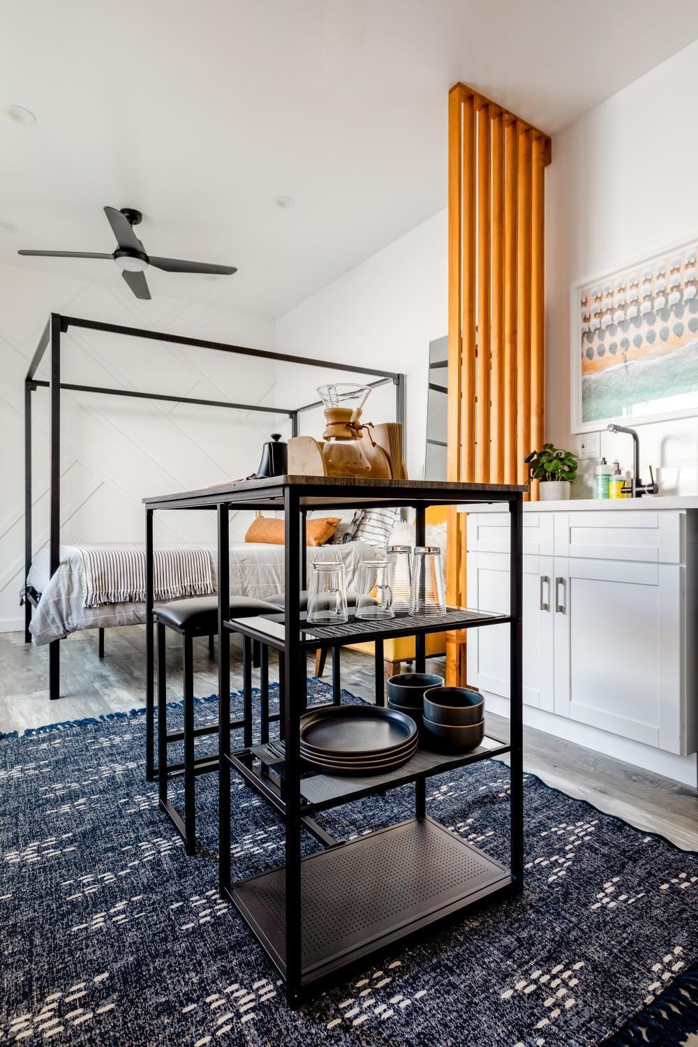 Sleek Luxury With Patio Lax & Access Apartment *