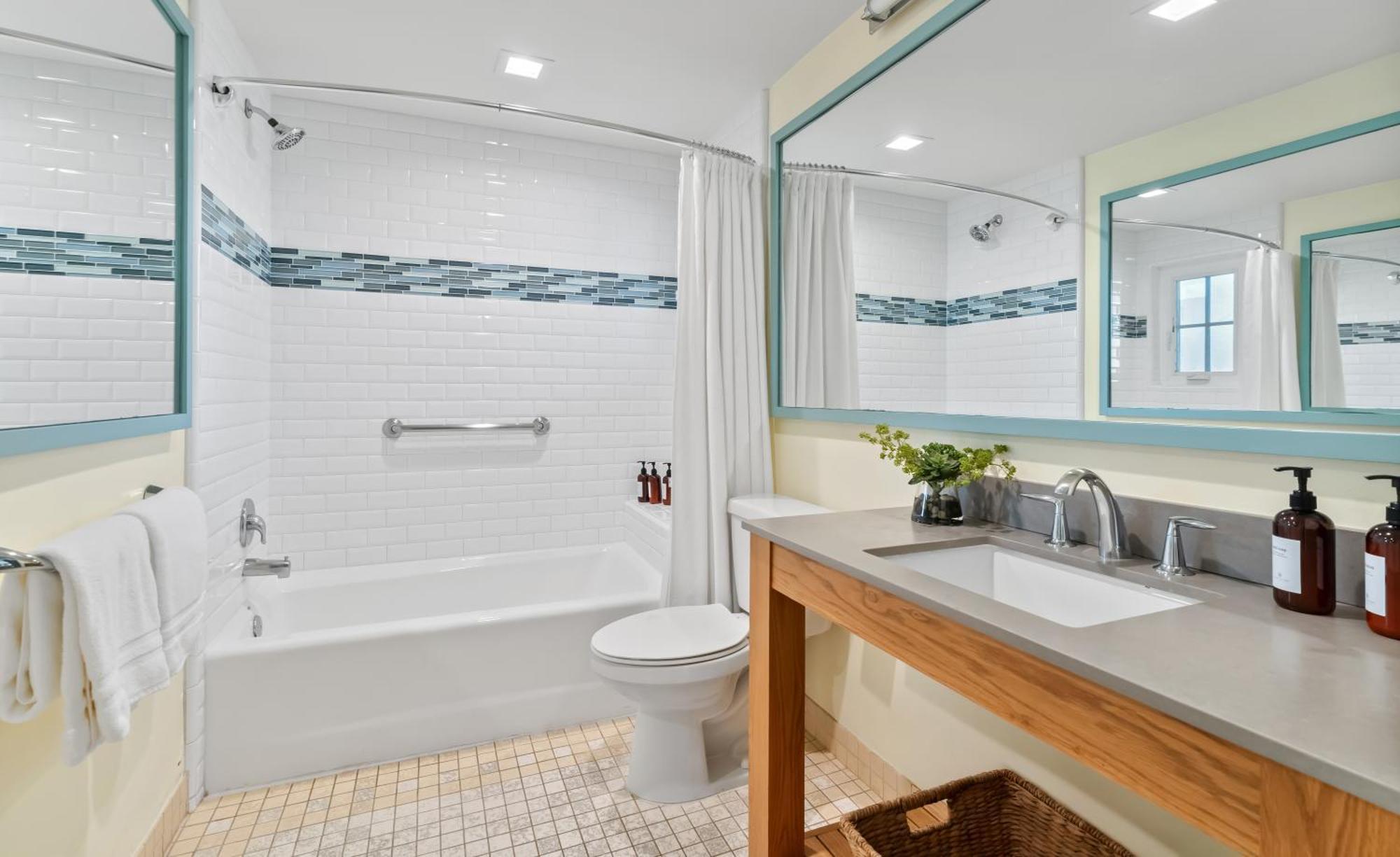 Hotel At Playa Del Rey 3*