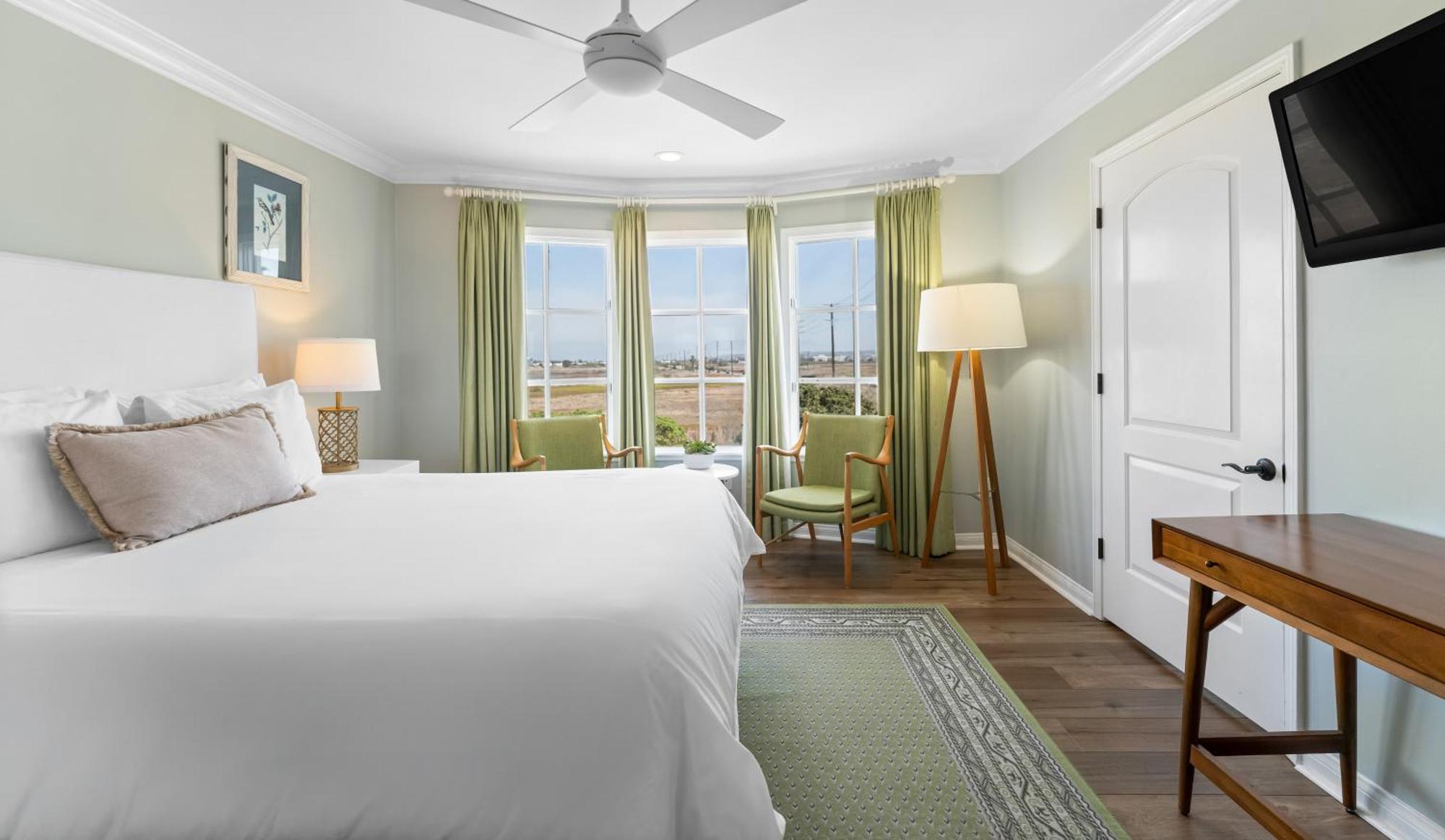Hotel At Playa Del Rey 3*