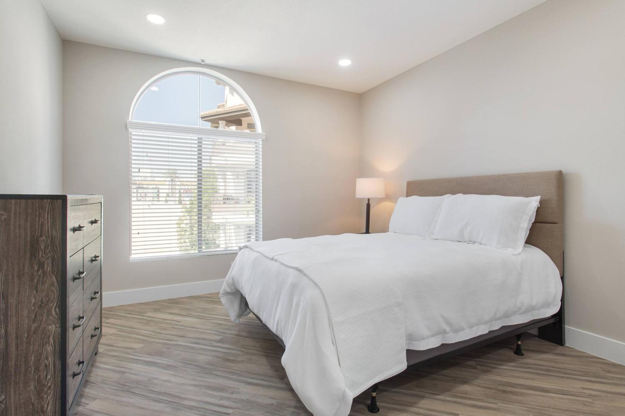 The Hills Management Capsule hotel Los Angeles