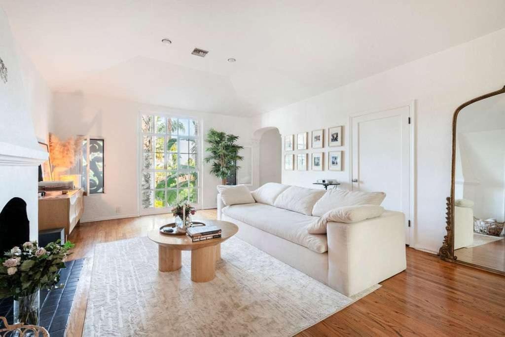 Luxurious Chic Chateau Exclusive Sunset Strip Hideaway In Weho