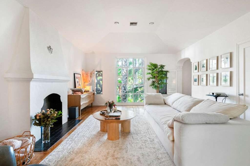 Luxurious Chic Chateau Exclusive Sunset Strip Hideaway In Weho Apartment