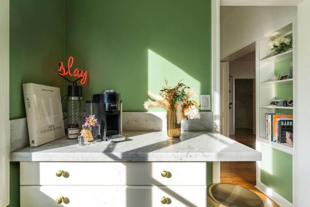 Luxurious Chic Chateau Exclusive Sunset Strip Hideaway In Weho *