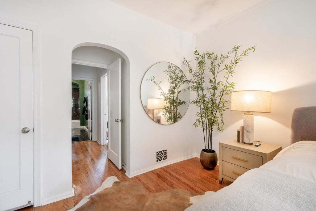 Luxurious Chic Chateau Exclusive Sunset Strip Hideaway In Weho Apartment