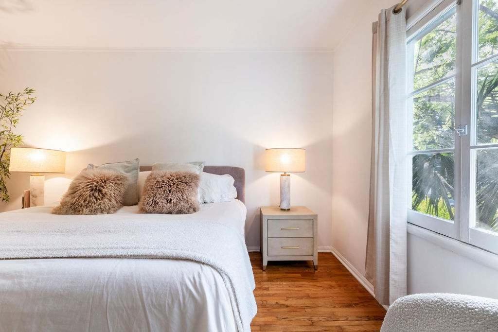Luxurious Chic Chateau Exclusive Sunset Strip Hideaway In Weho