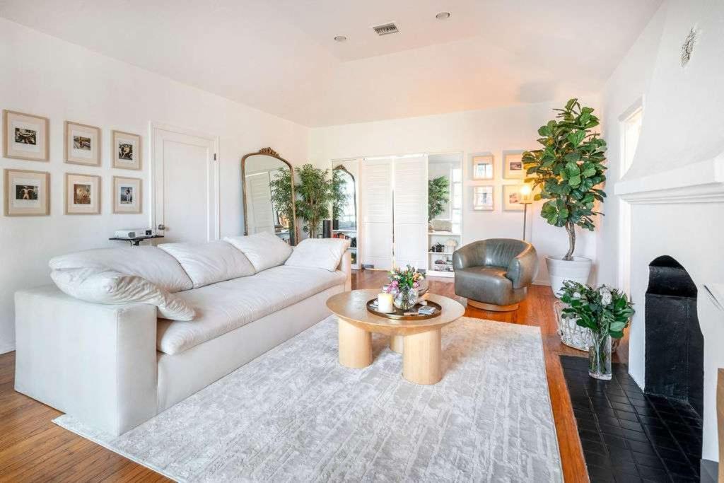 Luxurious Chic Chateau Exclusive Sunset Strip Hideaway In Weho Apartment *