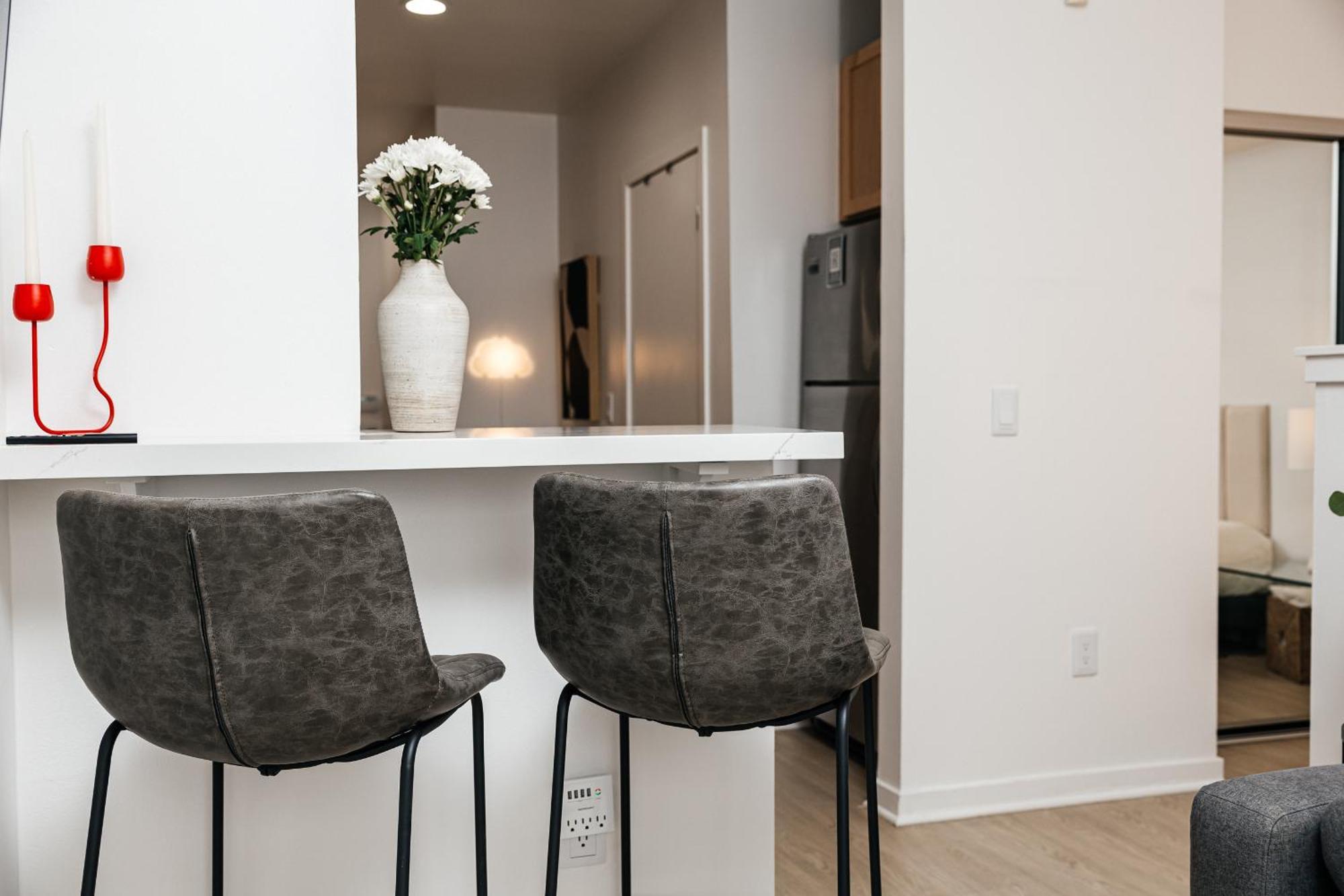 Seaside Serenity - Chic Santa Monica *