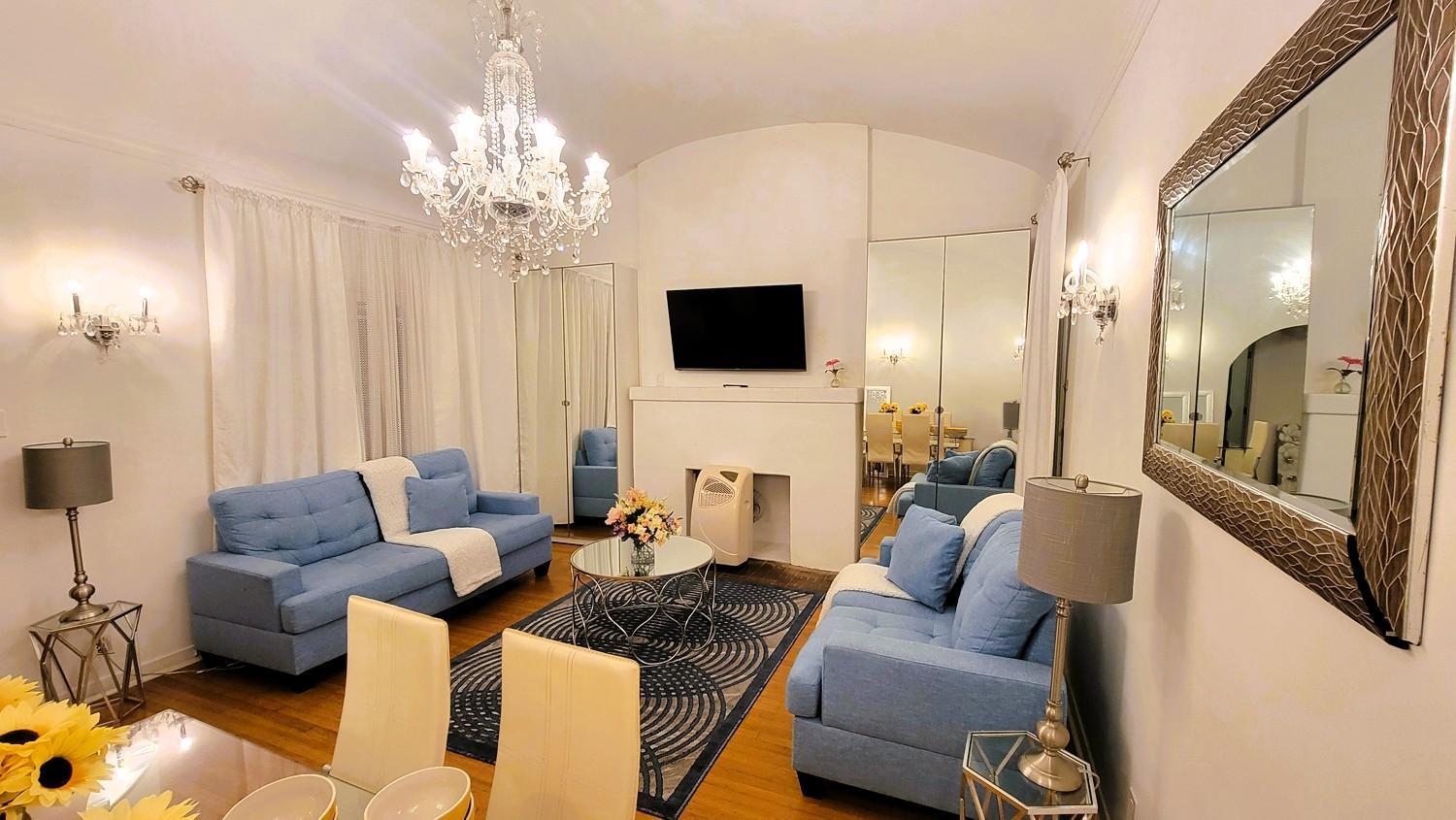 Spacious 5br Private 5 Minutes To Rodeo Drive With Hot Tub Spacious Backyard Parking Holiday home Los Angeles