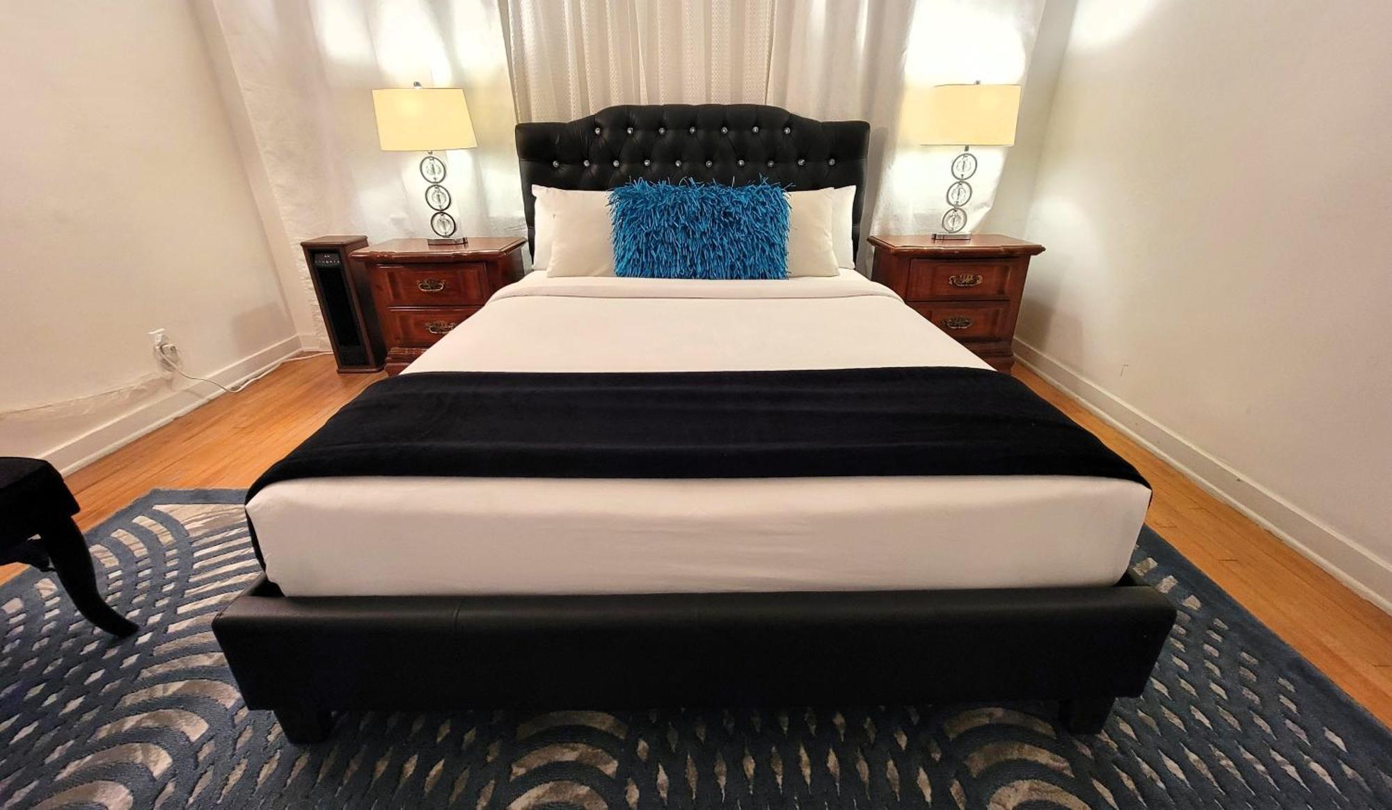 Spacious 5br Private 5 Minutes To Rodeo Drive With Hot Tub Spacious Backyard Parking Holiday home