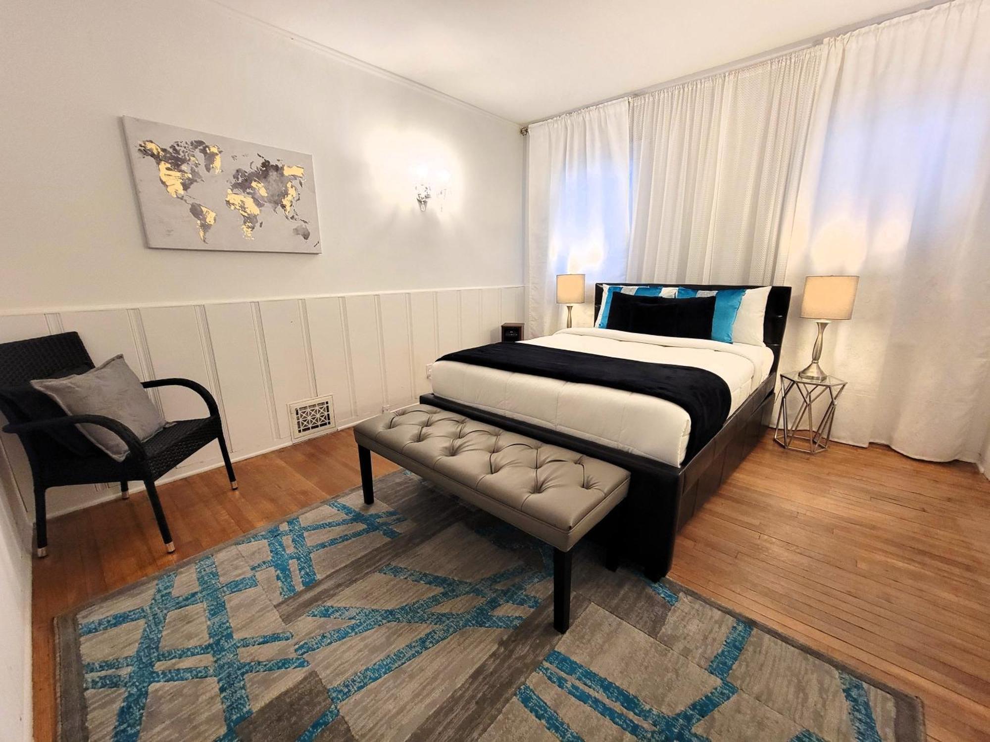 Spacious 5br Private 5 Minutes To Rodeo Drive With Hot Tub Spacious Backyard Parking