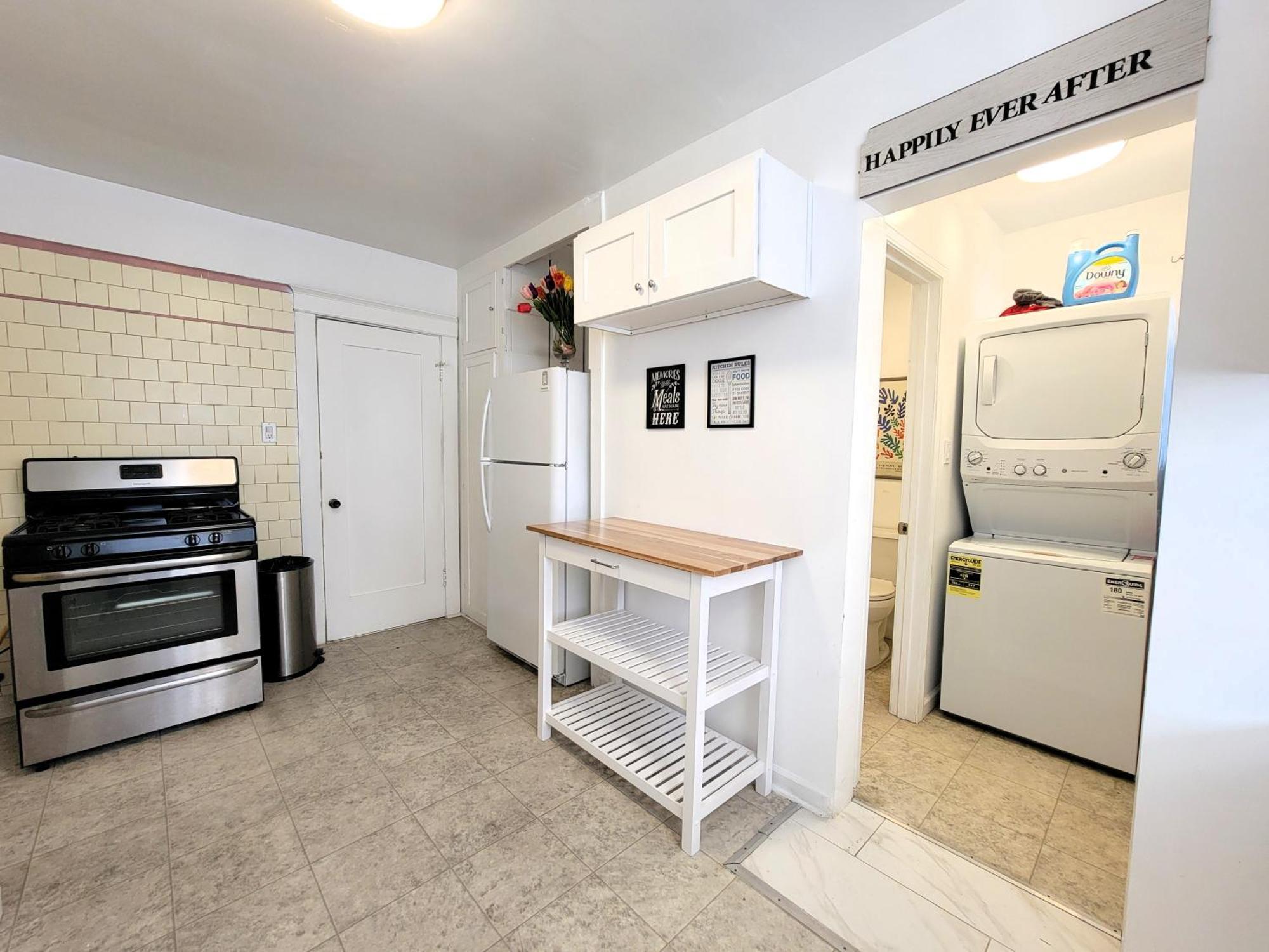 Spacious 5br Private 5 Minutes To Rodeo Drive With Hot Tub Spacious Backyard Parking *