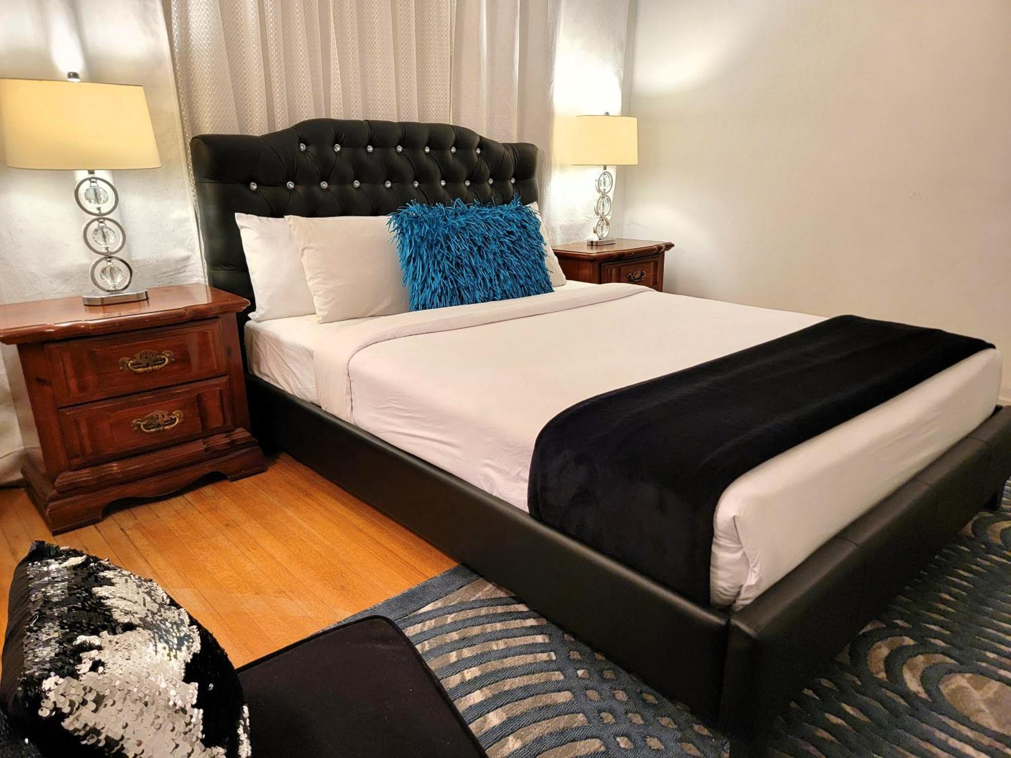 Spacious 5br Private 5 Minutes To Rodeo Drive With Hot Tub Spacious Backyard Parking Los Angeles