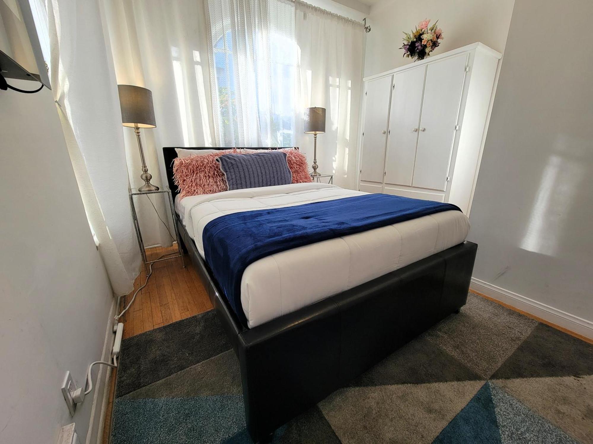 Spacious 5br Private 5 Minutes To Rodeo Drive With Hot Tub Spacious Backyard Parking