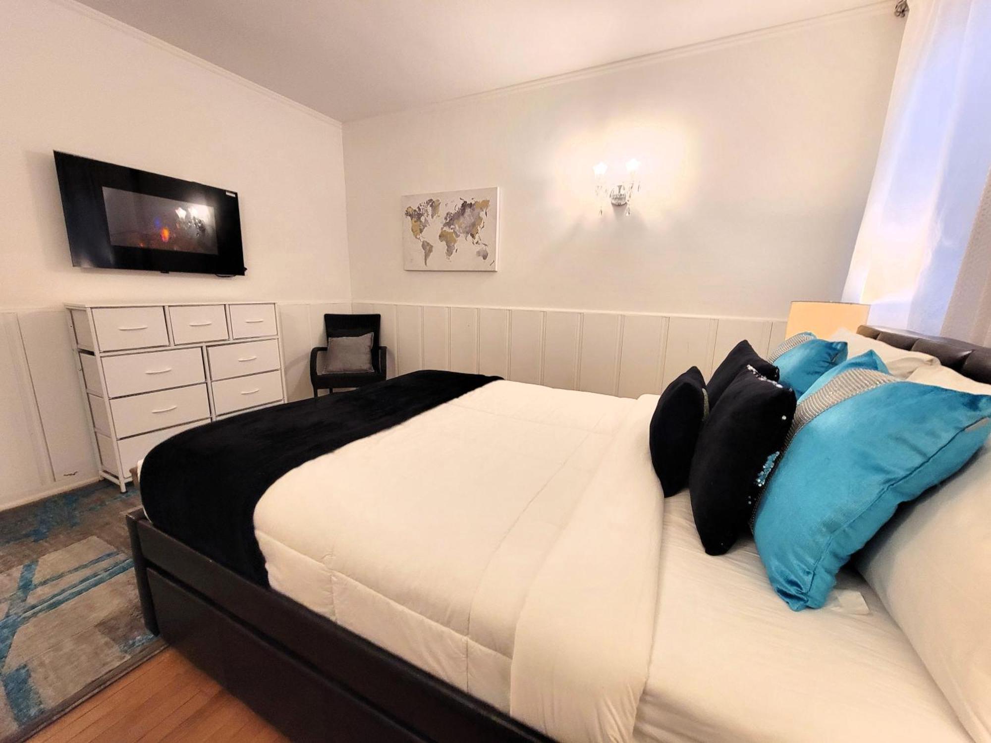 Spacious 5br Private 5 Minutes To Rodeo Drive With Hot Tub Spacious Backyard Parking Los Angeles