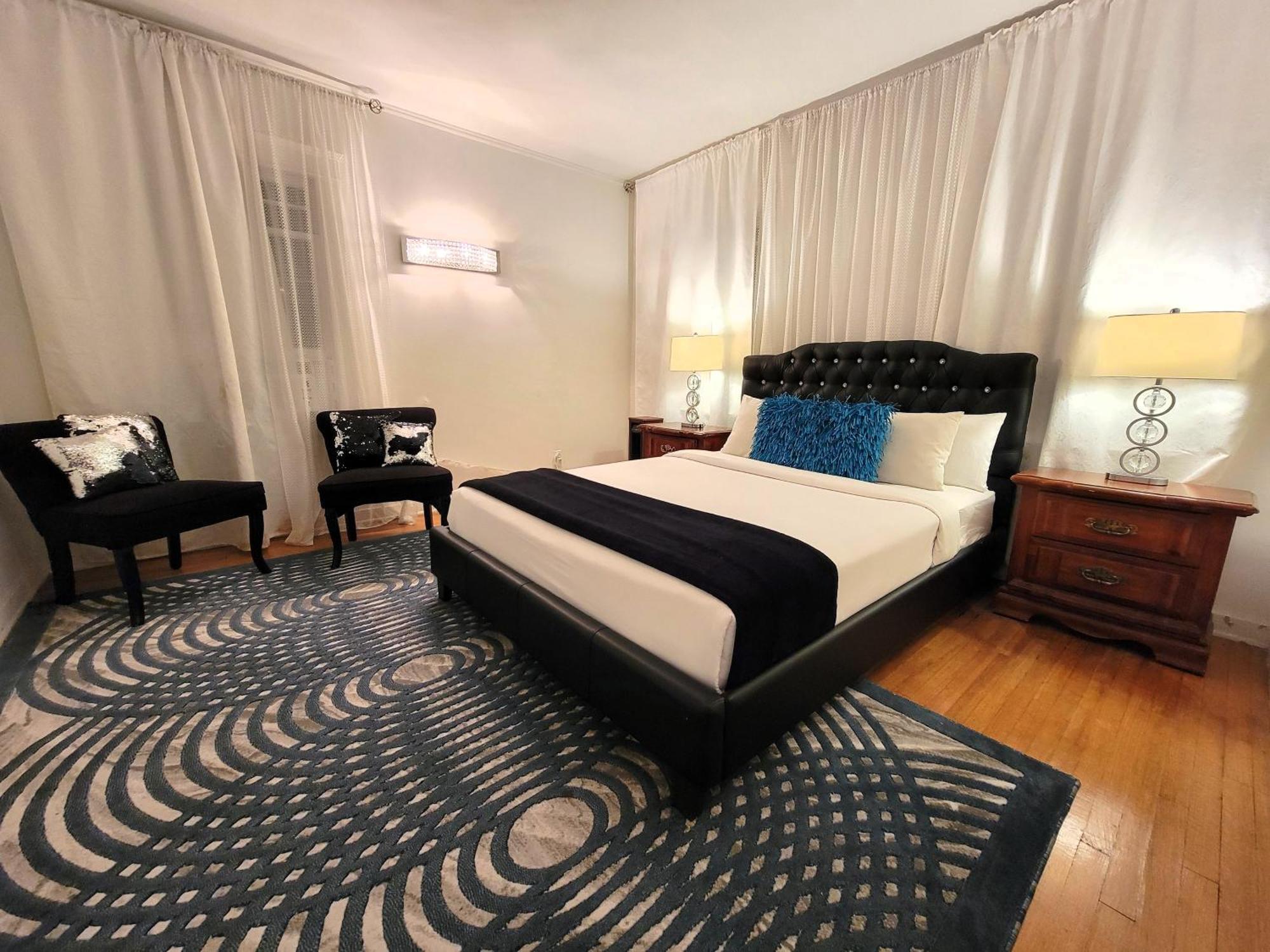 Spacious 5br Private 5 Minutes To Rodeo Drive With Hot Tub Spacious Backyard Parking Holiday home