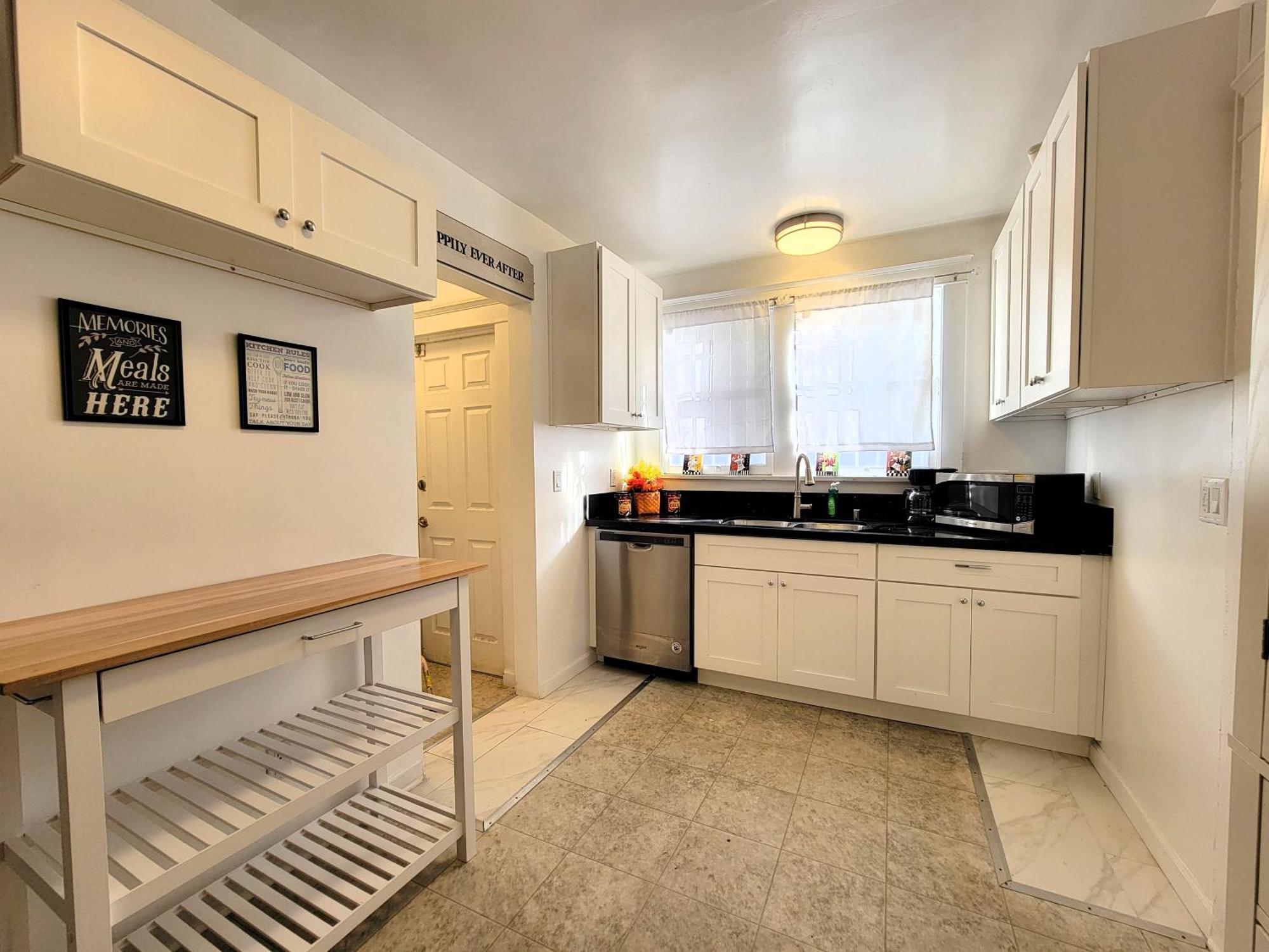 Spacious 5br Private 5 Minutes To Rodeo Drive With Hot Tub Spacious Backyard Parking Holiday home Los Angeles