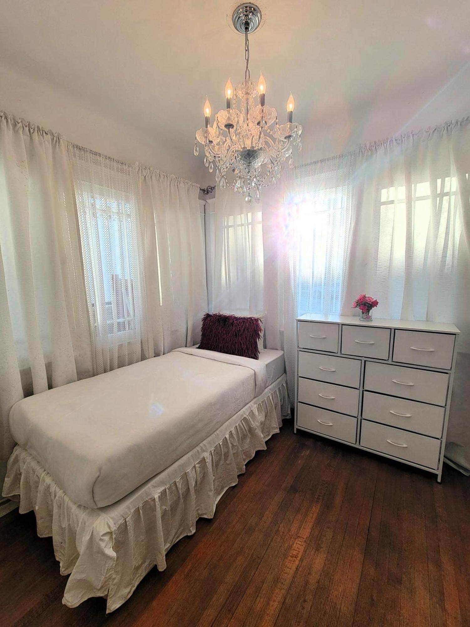 Holiday home Spacious 5br Private 5 Minutes To Rodeo Drive With Hot Tub Spacious Backyard Parking Los Angeles
