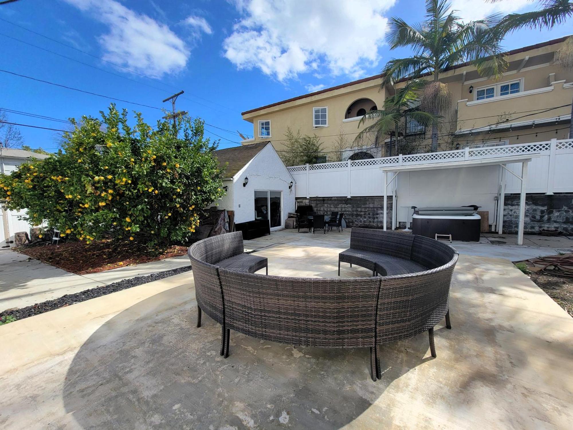 Spacious 5br Private 5 Minutes To Rodeo Drive With Hot Tub Spacious Backyard Parking