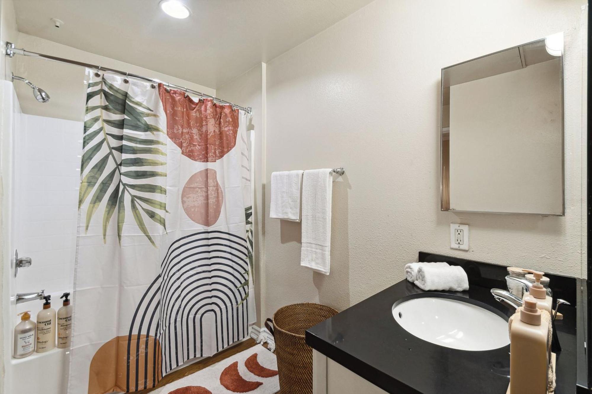 Ideal 1br In Santa Monica Pool, Gym, Free Parking 2 Min To Promenade Los Angeles