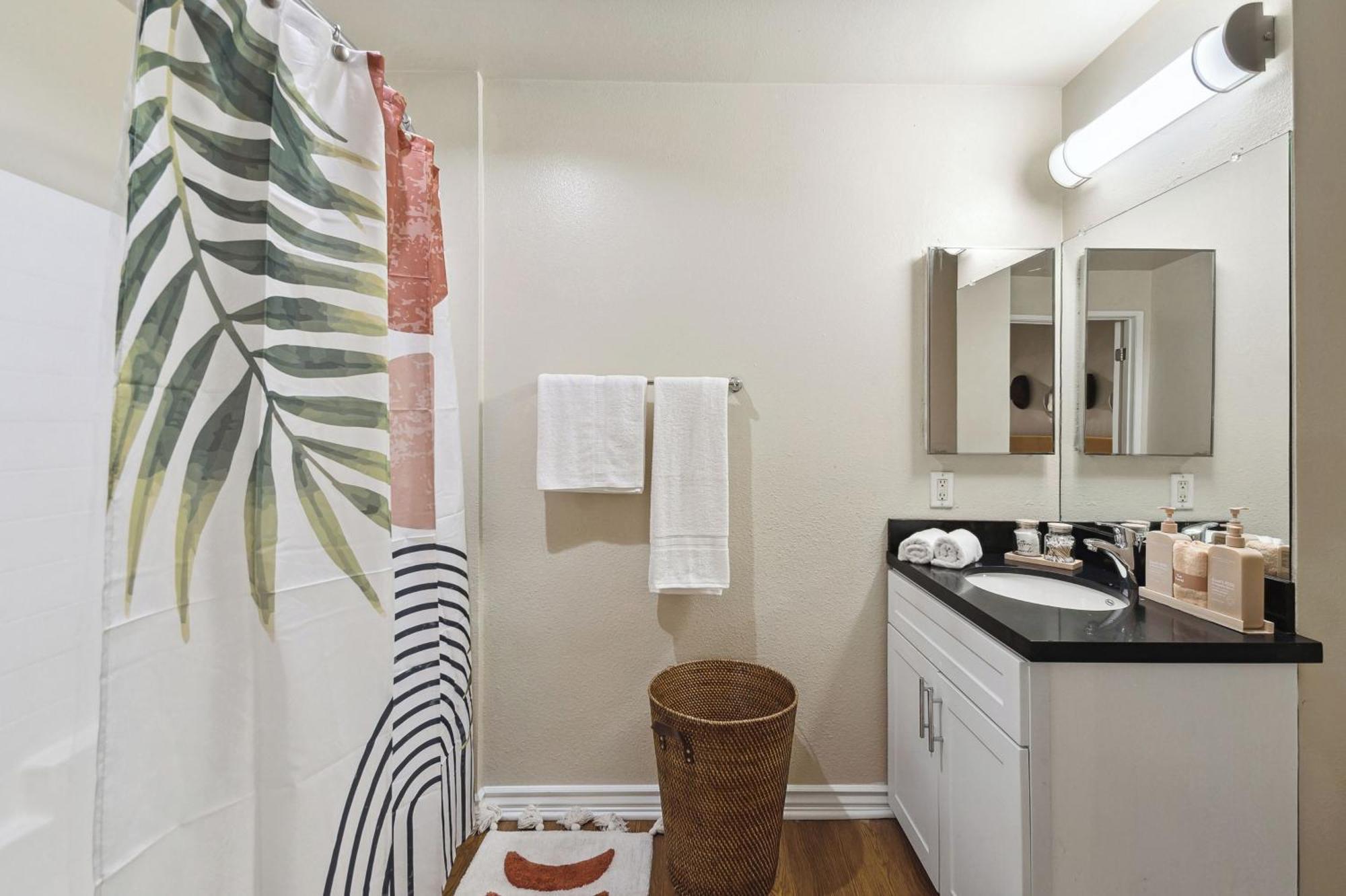 Ideal 1br In Santa Monica Pool, Gym, Free Parking 2 Min To Promenade