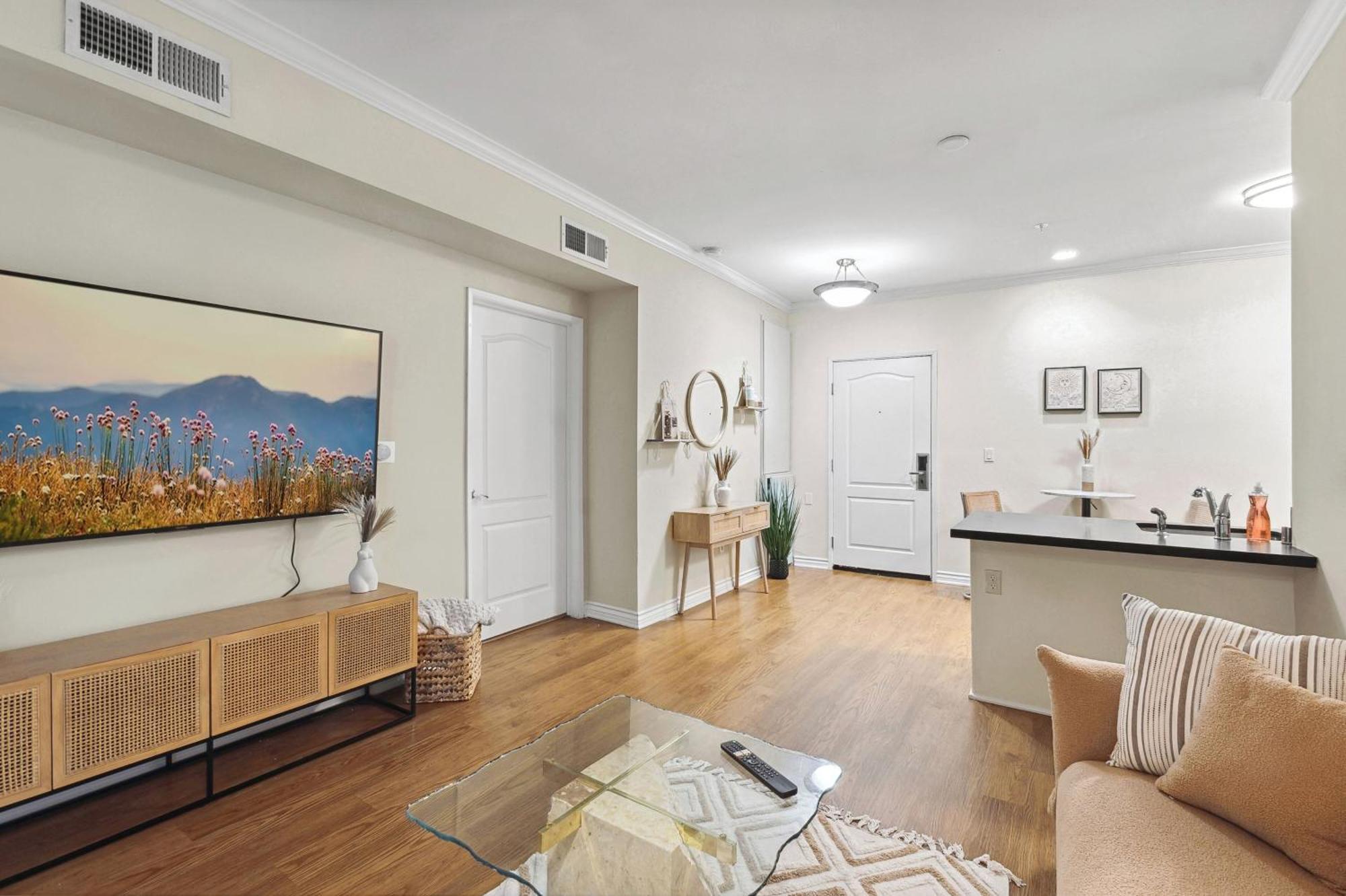 Ideal 1br In Santa Monica Pool, Gym, Free Parking 2 Min To Promenade Los Angeles