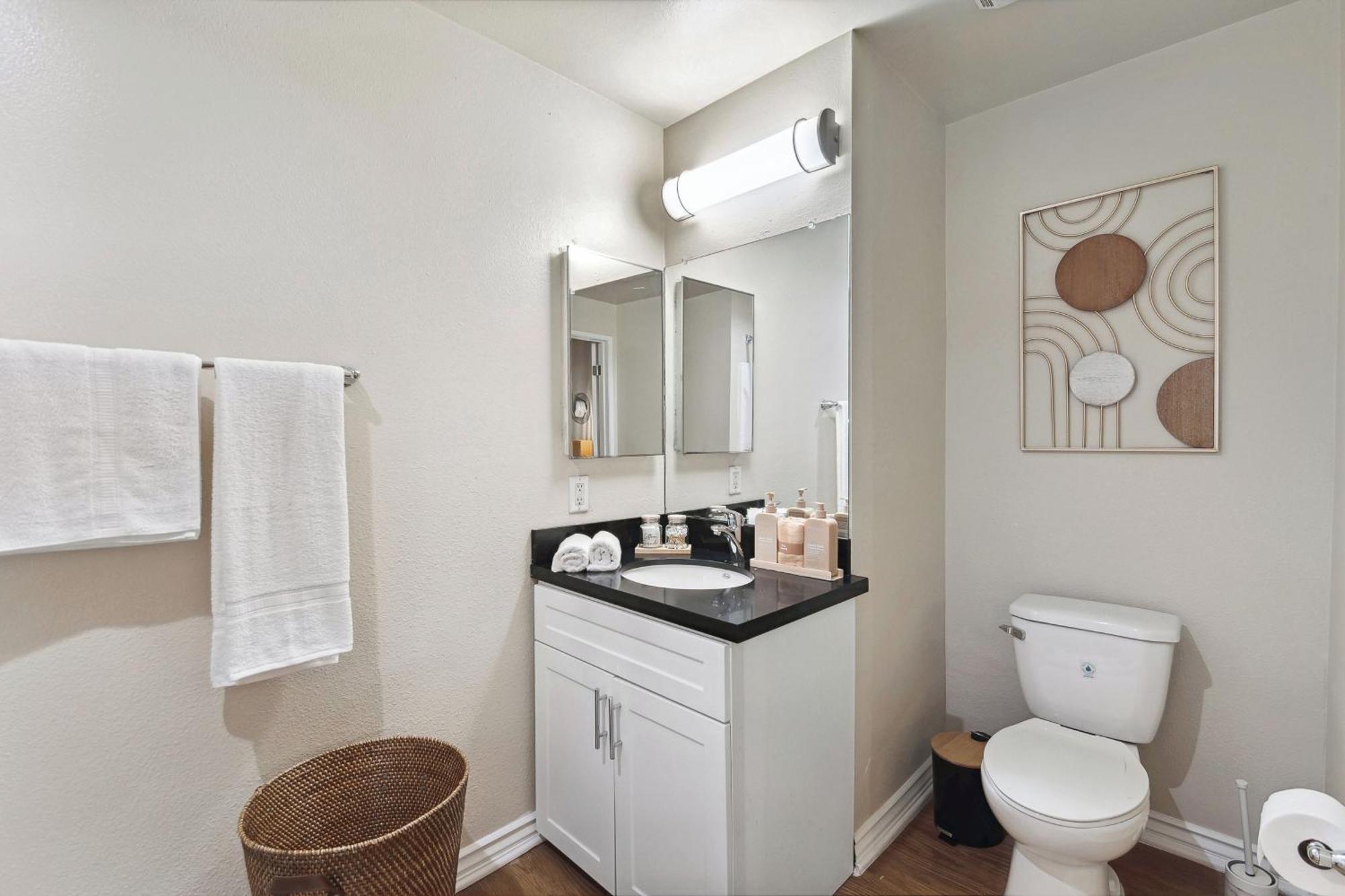 Ideal 1br In Santa Monica Pool, Gym, Free Parking 2 Min To Promenade Apartment Los Angeles