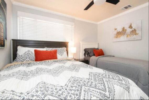 Charming 2br With Onsite Parking Included