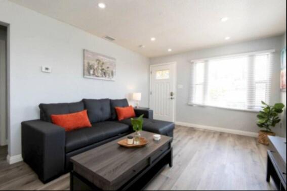 Charming 2br With Onsite Parking Included Apartment *