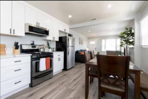 Apartment Charming 2br With Onsite Parking Included Los Angeles
