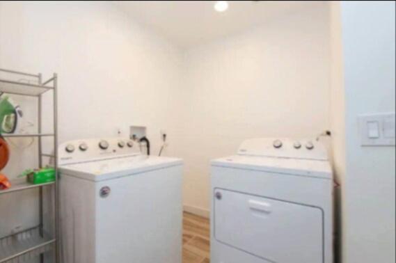 Apartment Charming 2br With Onsite Parking Included