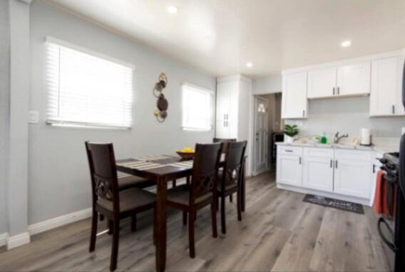 Charming 2br With Onsite Parking Included Los Angeles