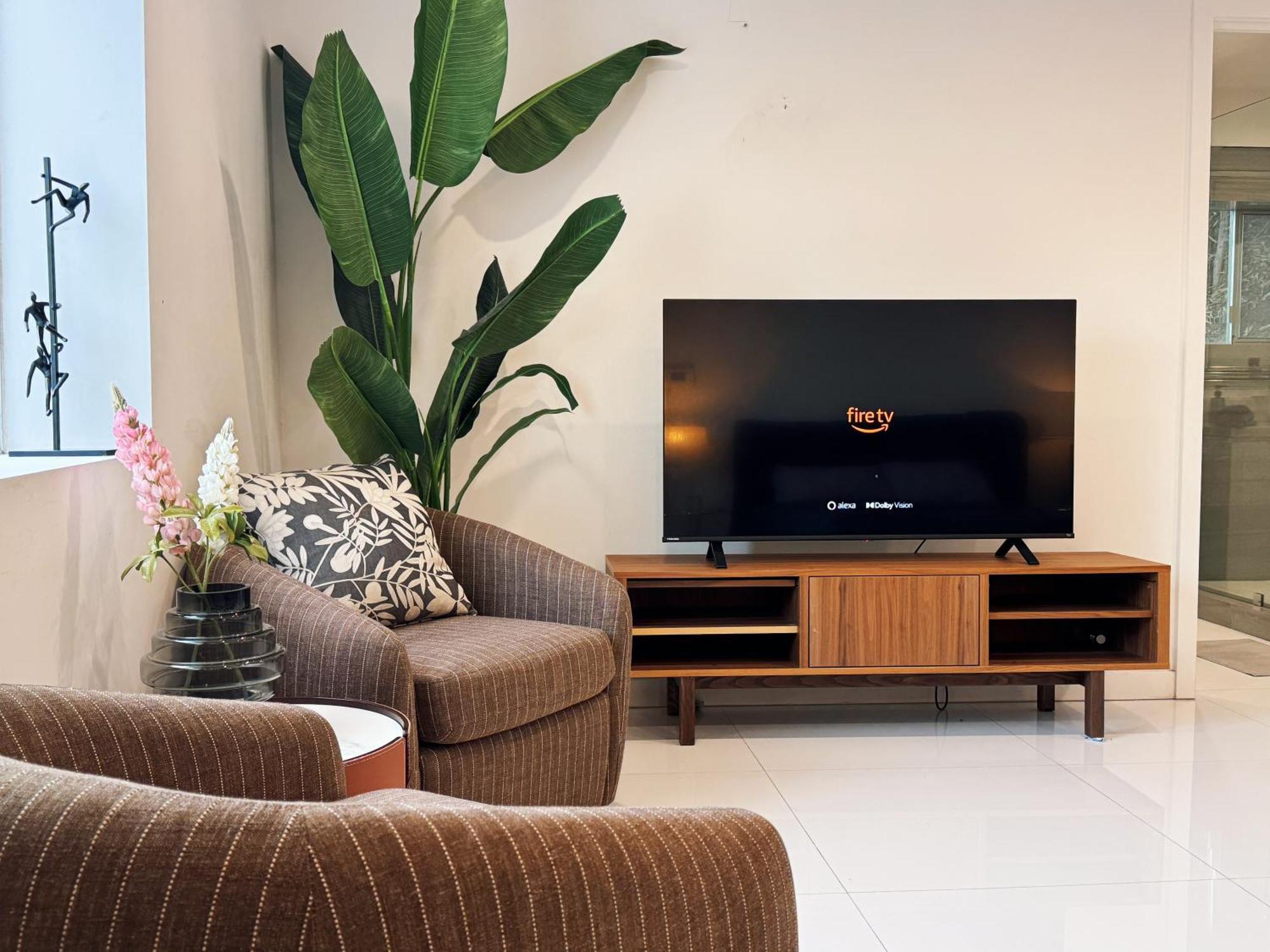 Hollywood Hill Stunning View Cozy Private Homestay *