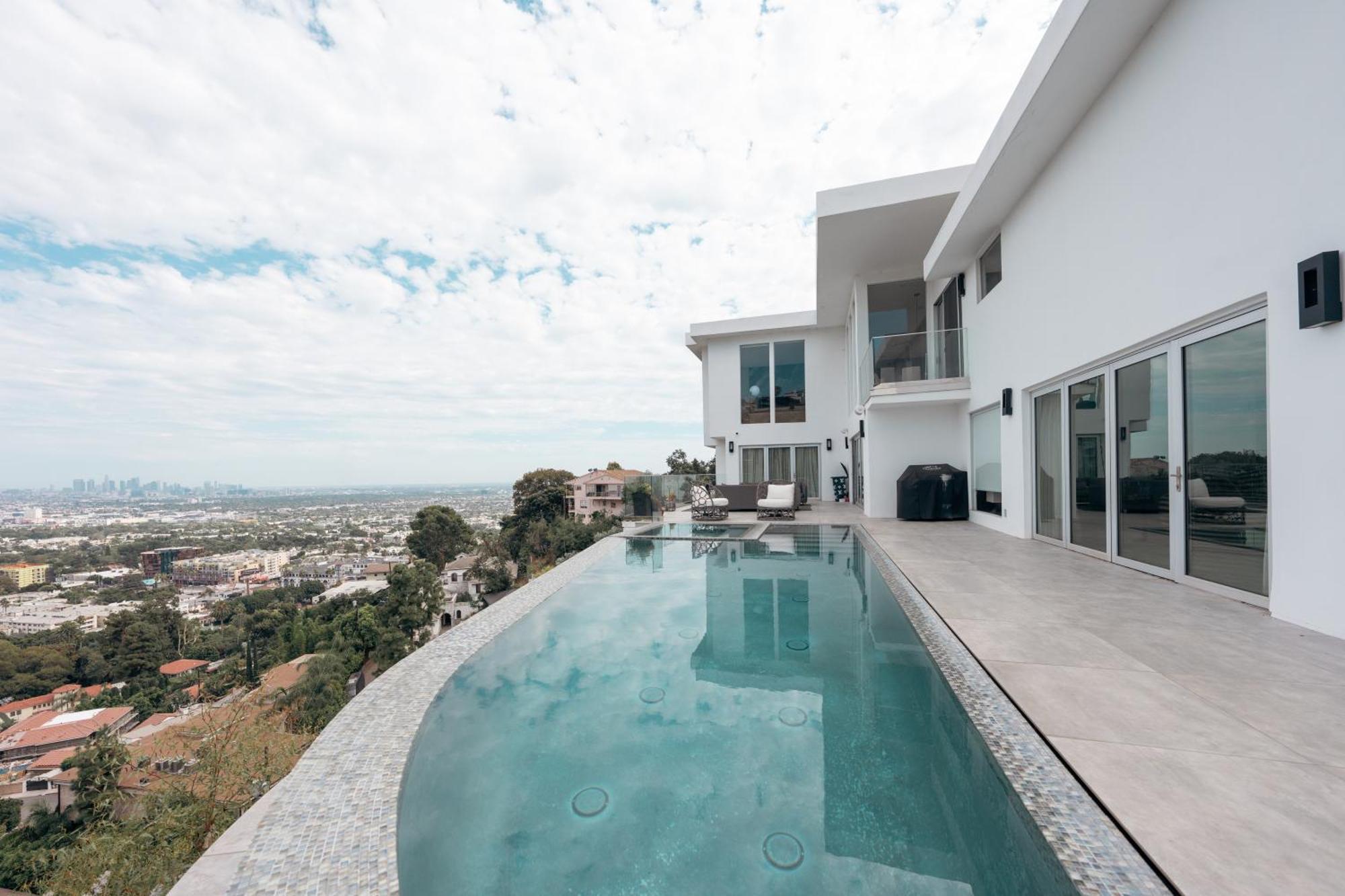 Hollywood Hill Stunning View Cozy Private Homestay *