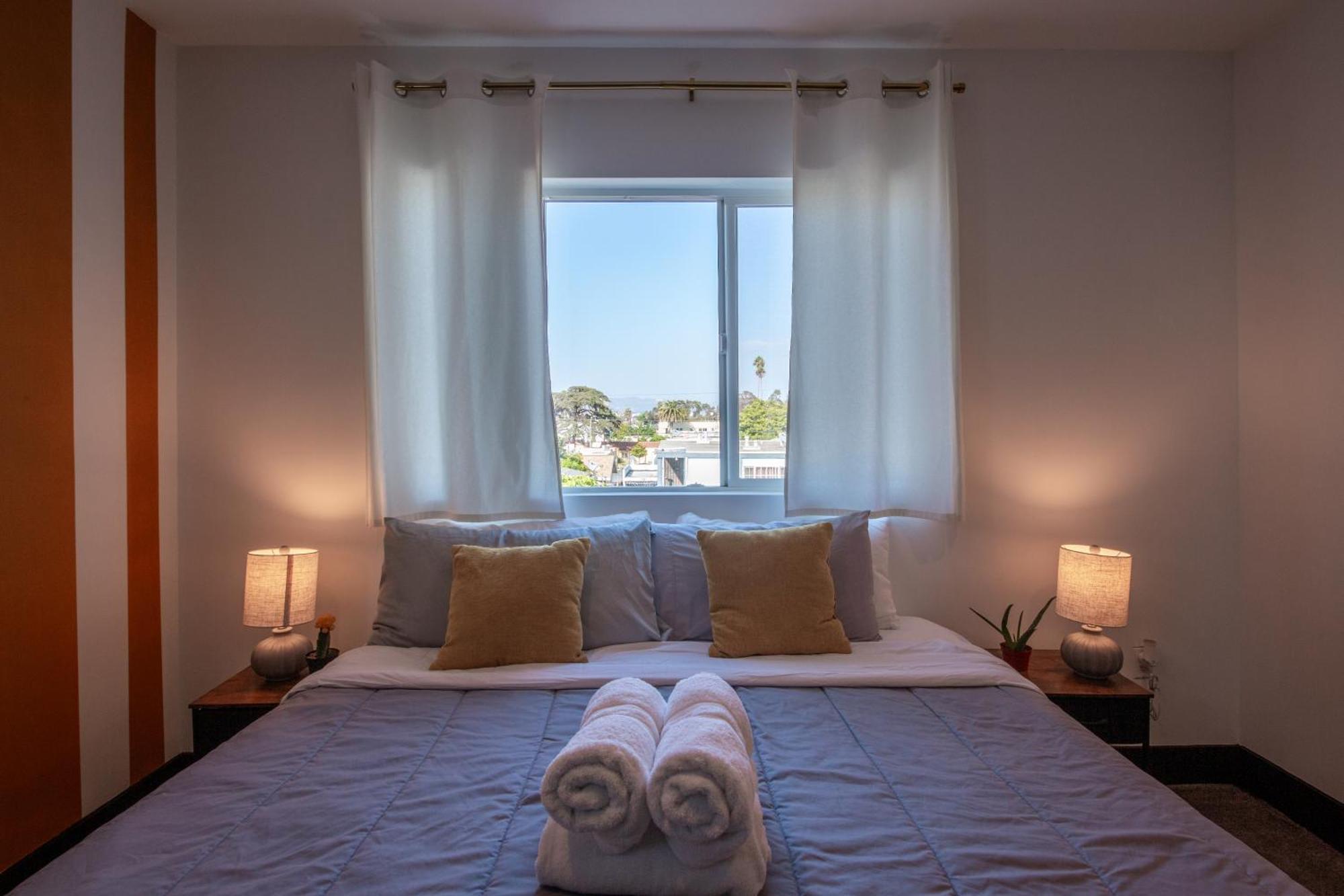 Spacious Luxury In The Heart Of La! Free Parking And Jacuzzi *