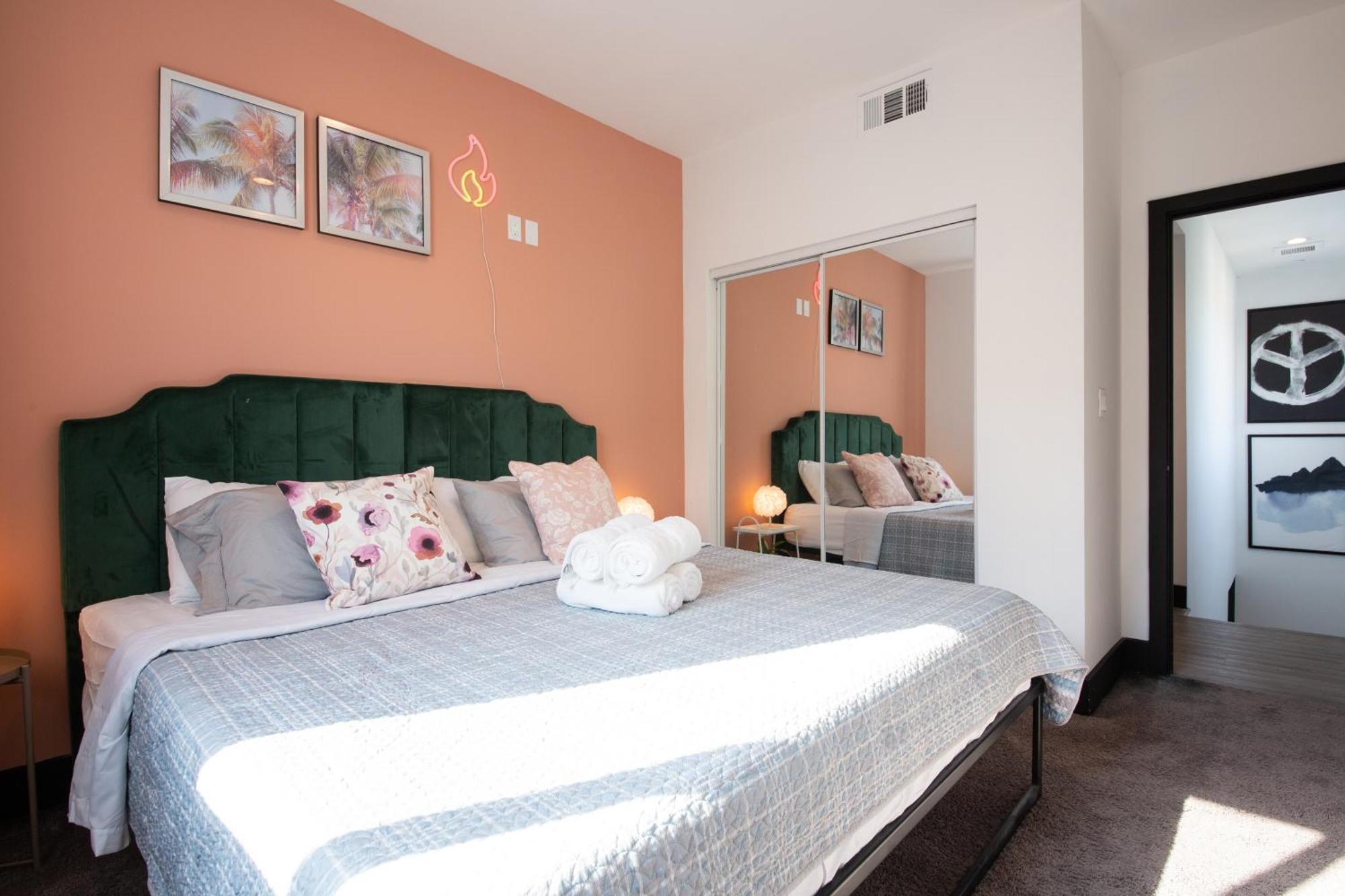 Villa Spacious Luxury In The Heart Of La! Free Parking And Jacuzzi