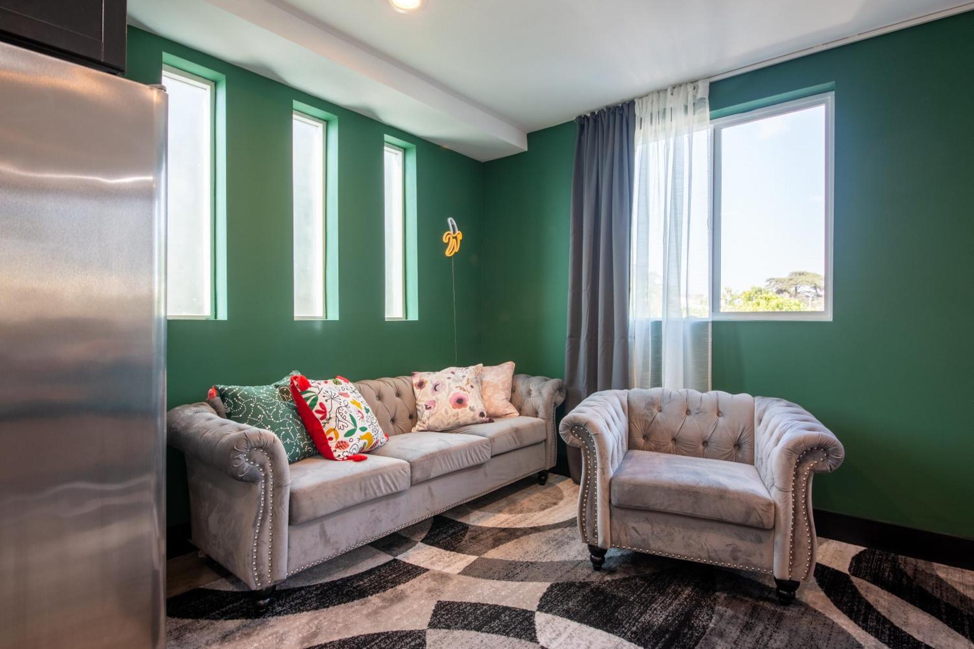Spacious Luxury In The Heart Of La! Free Parking And Jacuzzi Los Angeles
