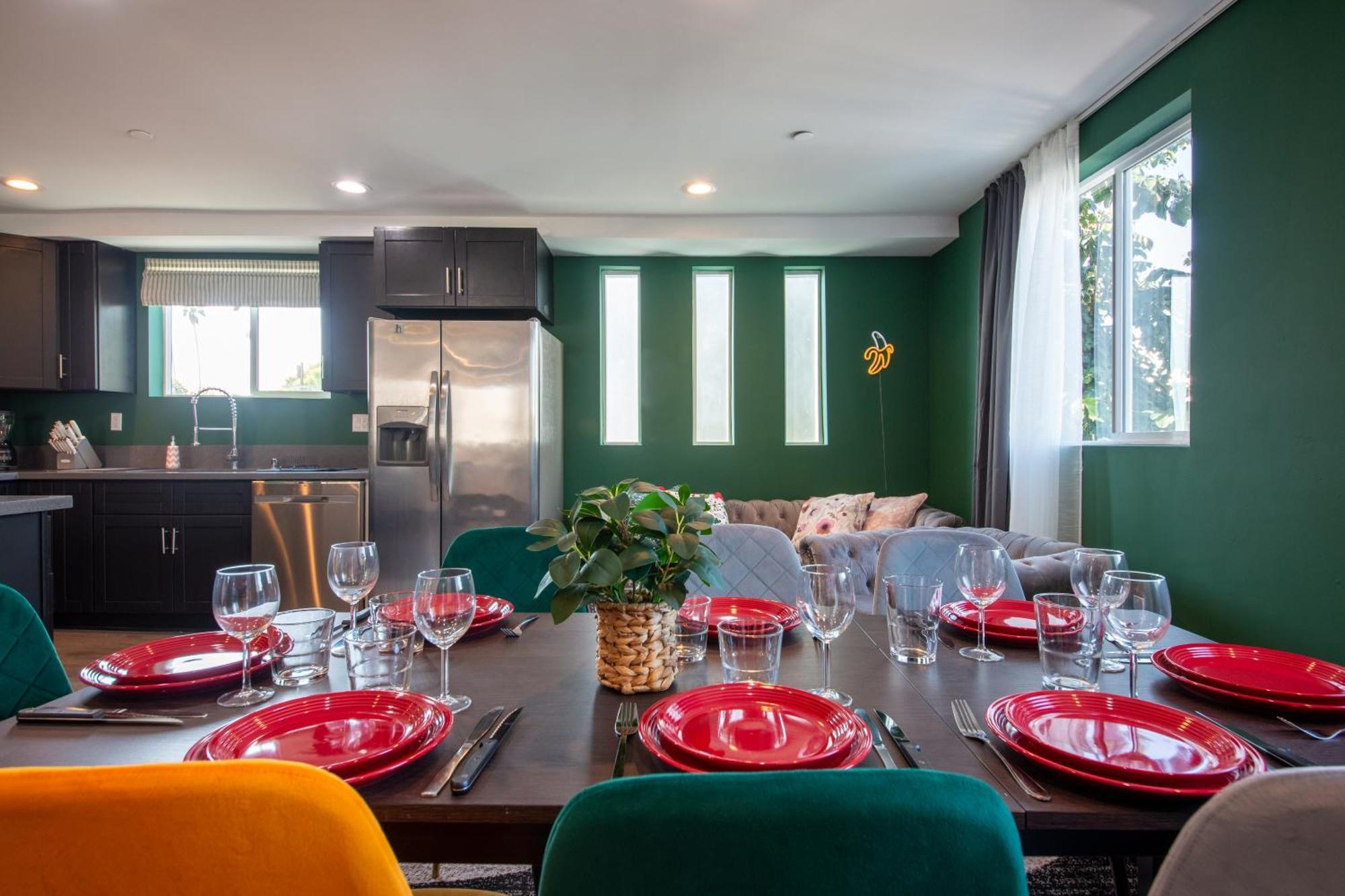 Spacious Luxury In The Heart Of La! Free Parking And Jacuzzi Villa
