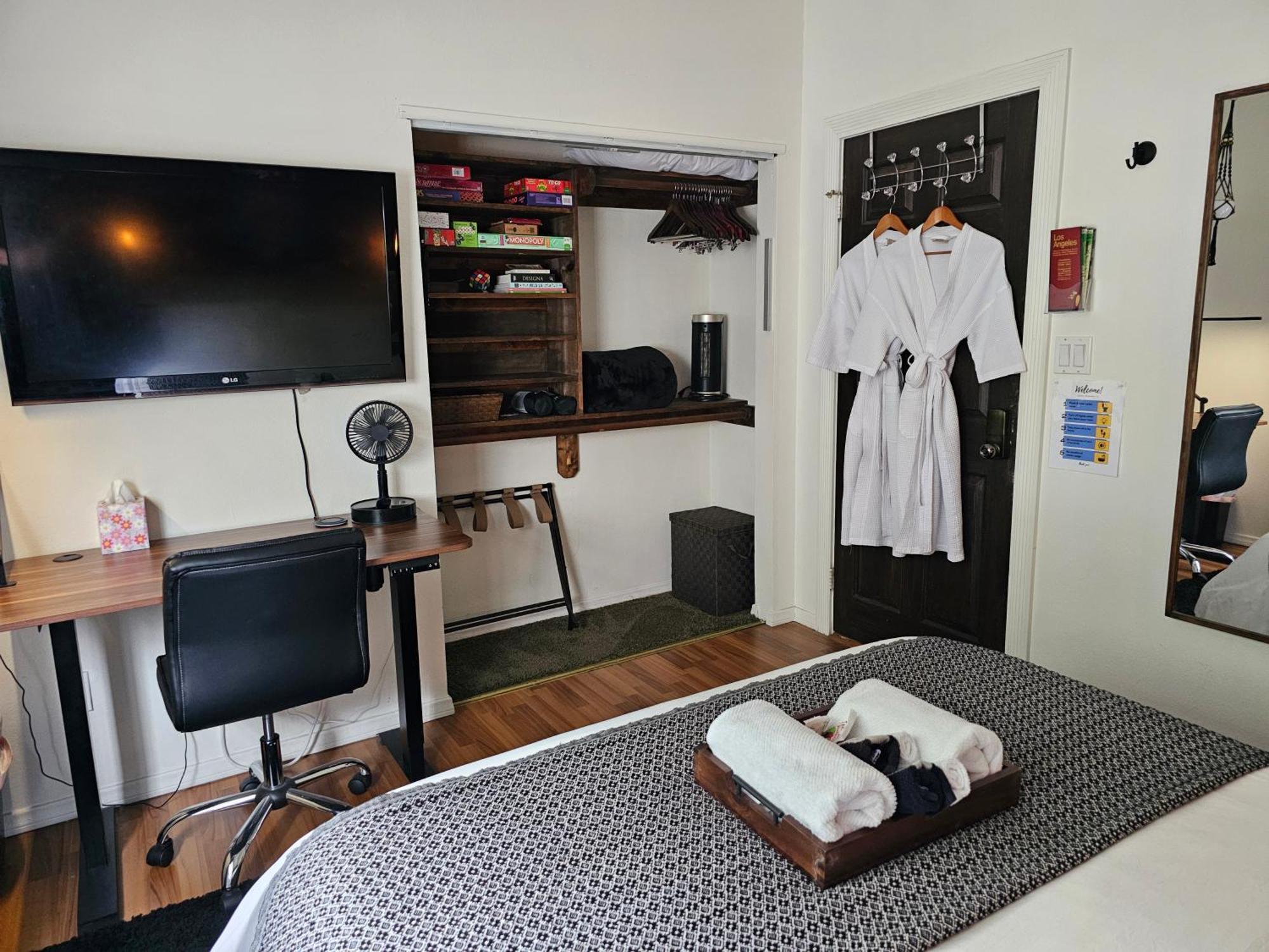 Homestay Tranquility At The House Of Alchemy Hollywood Los Angeles