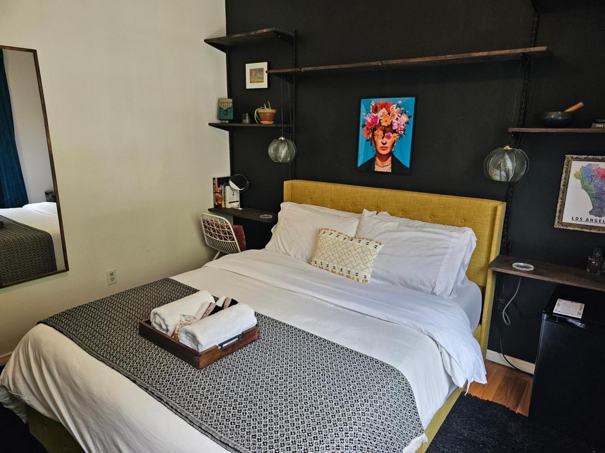 Homestay Tranquility At The House Of Alchemy Hollywood