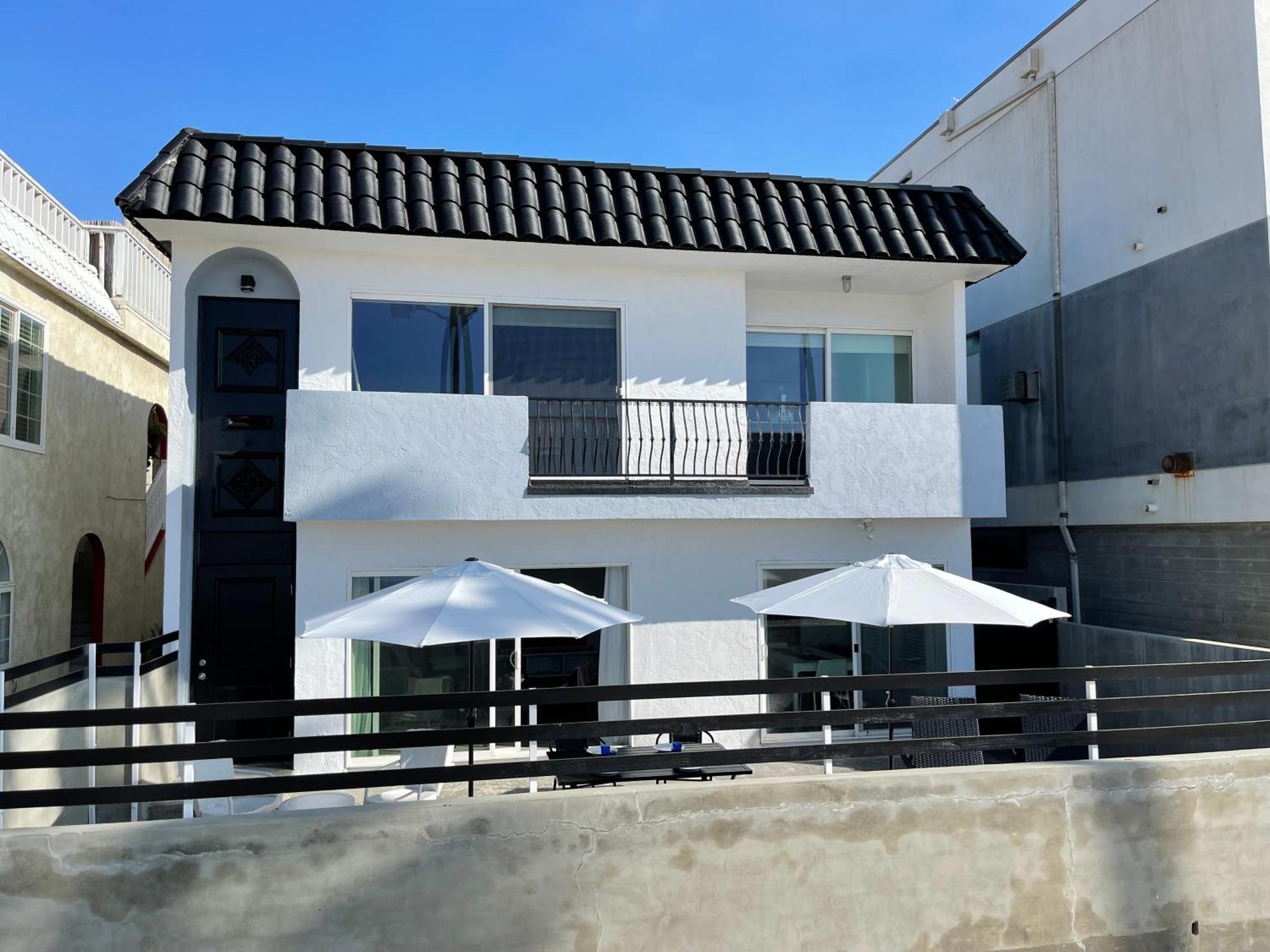 Apartment House On The Los Angeles