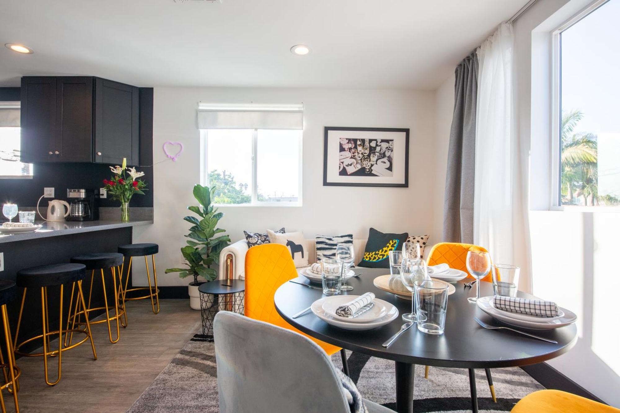 Spacious Luxury In The Heart Of La! Free Parking And Jacuzzi Villa *