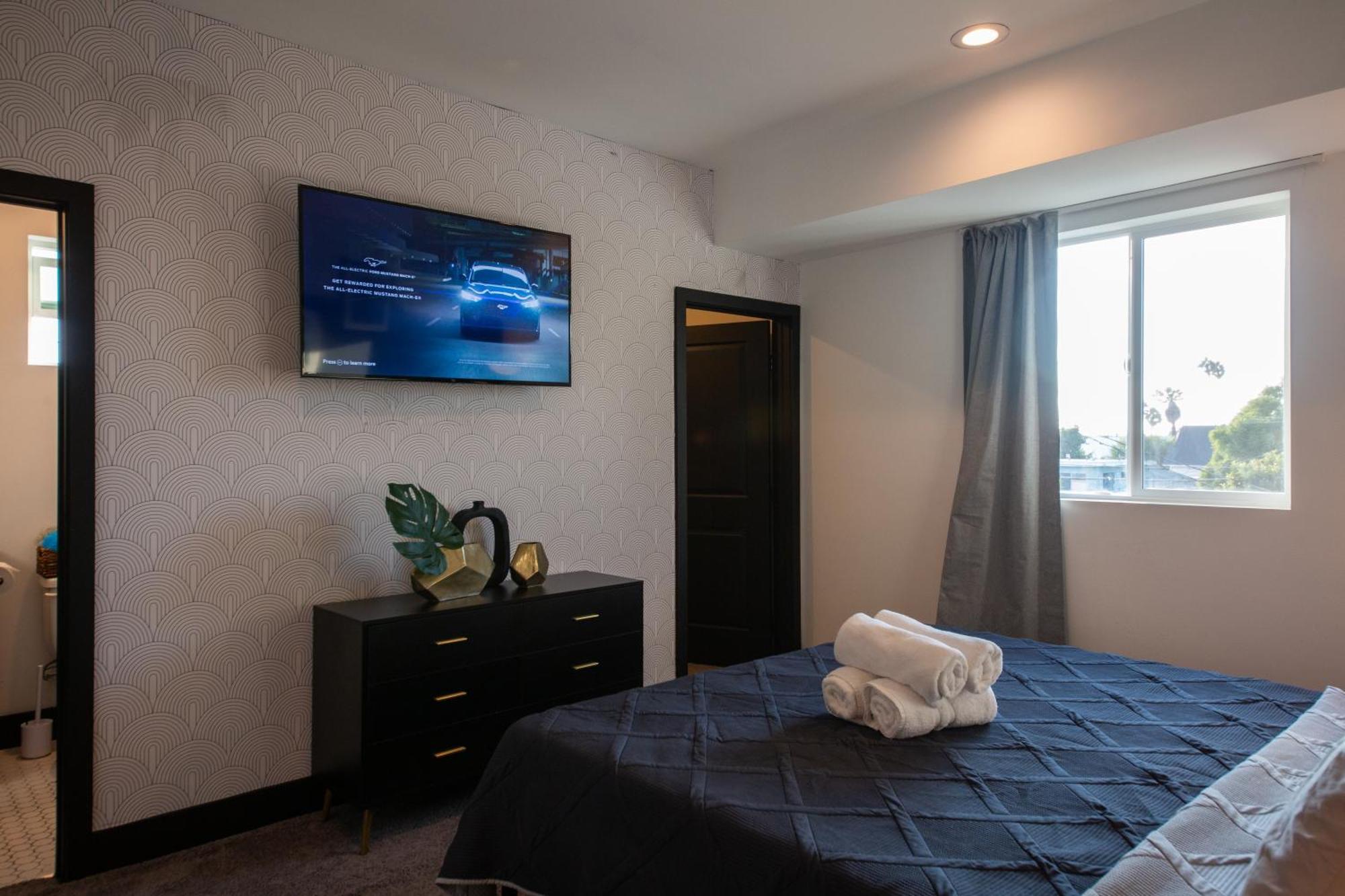 Spacious Luxury In The Heart Of La! Free Parking And Jacuzzi *