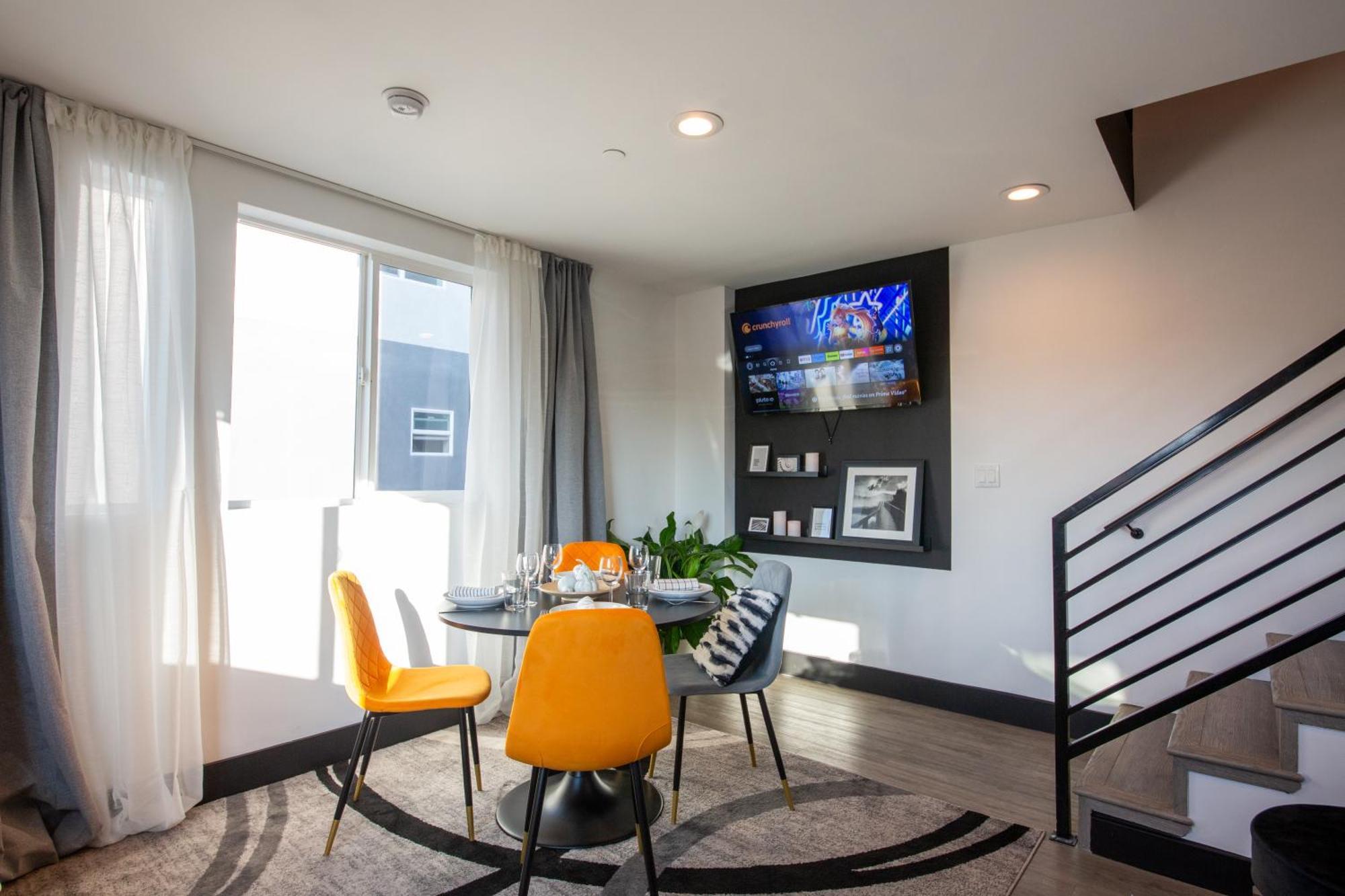 Villa Spacious Luxury In The Heart Of La! Free Parking And Jacuzzi